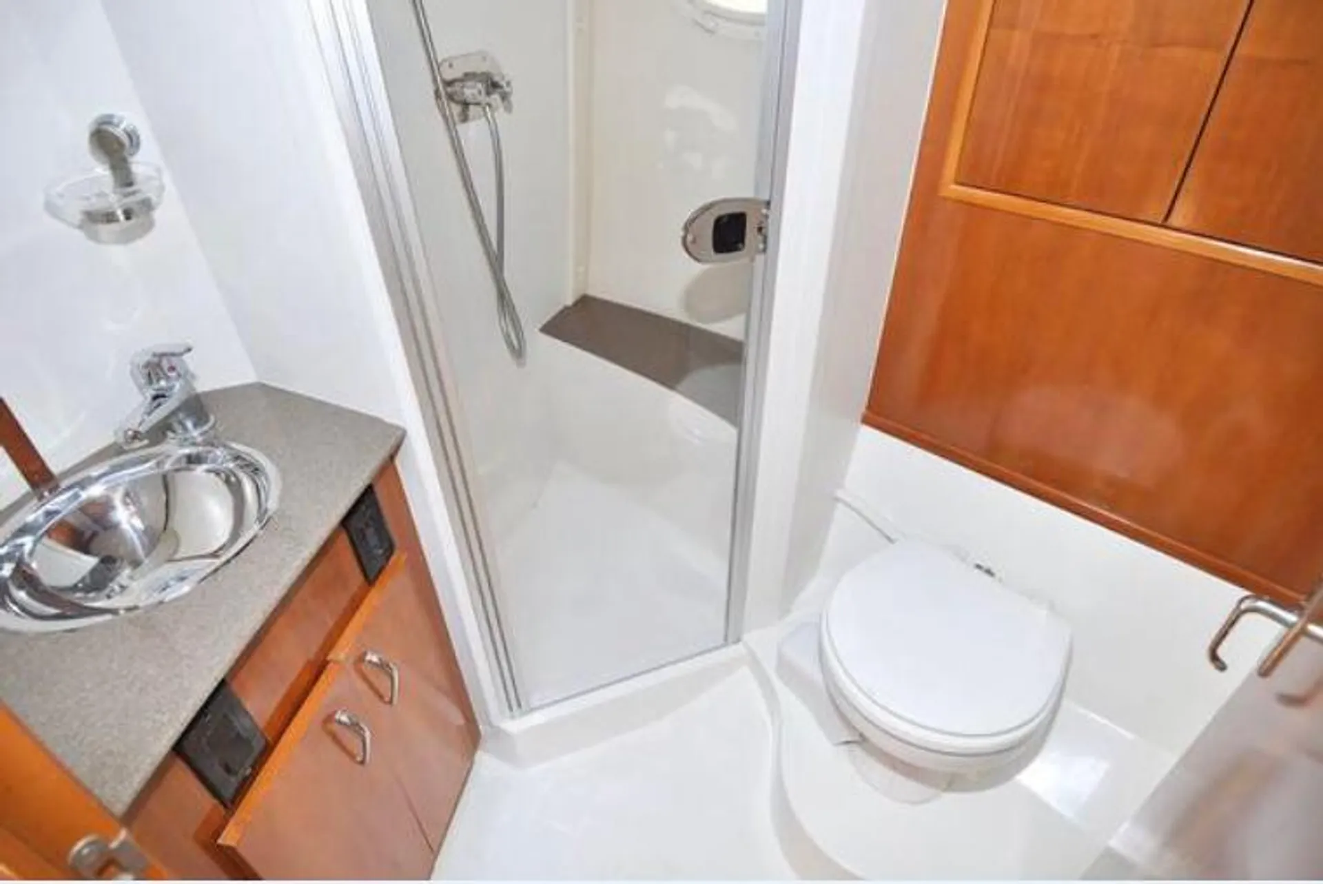 Californian by Carver Boats 33ss in Miami Beach, FL — photo 6