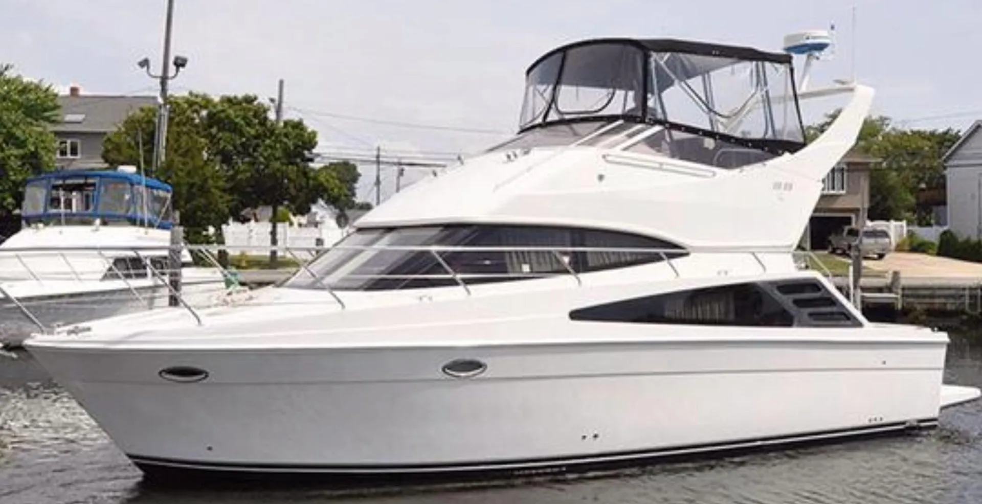 Californian by Carver Boats 33ss in Miami Beach, FL — photo 2