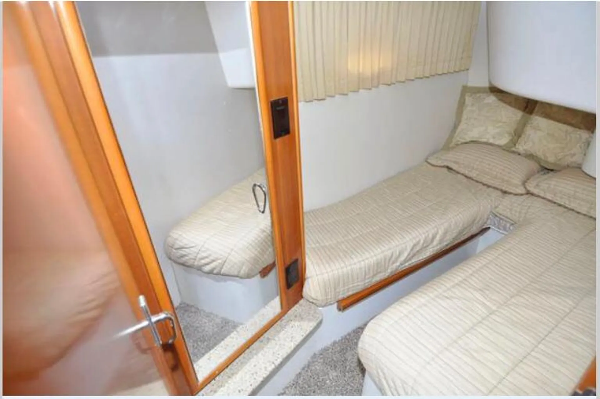 Californian by Carver Boats 33ss in Miami Beach, FL — photo 9