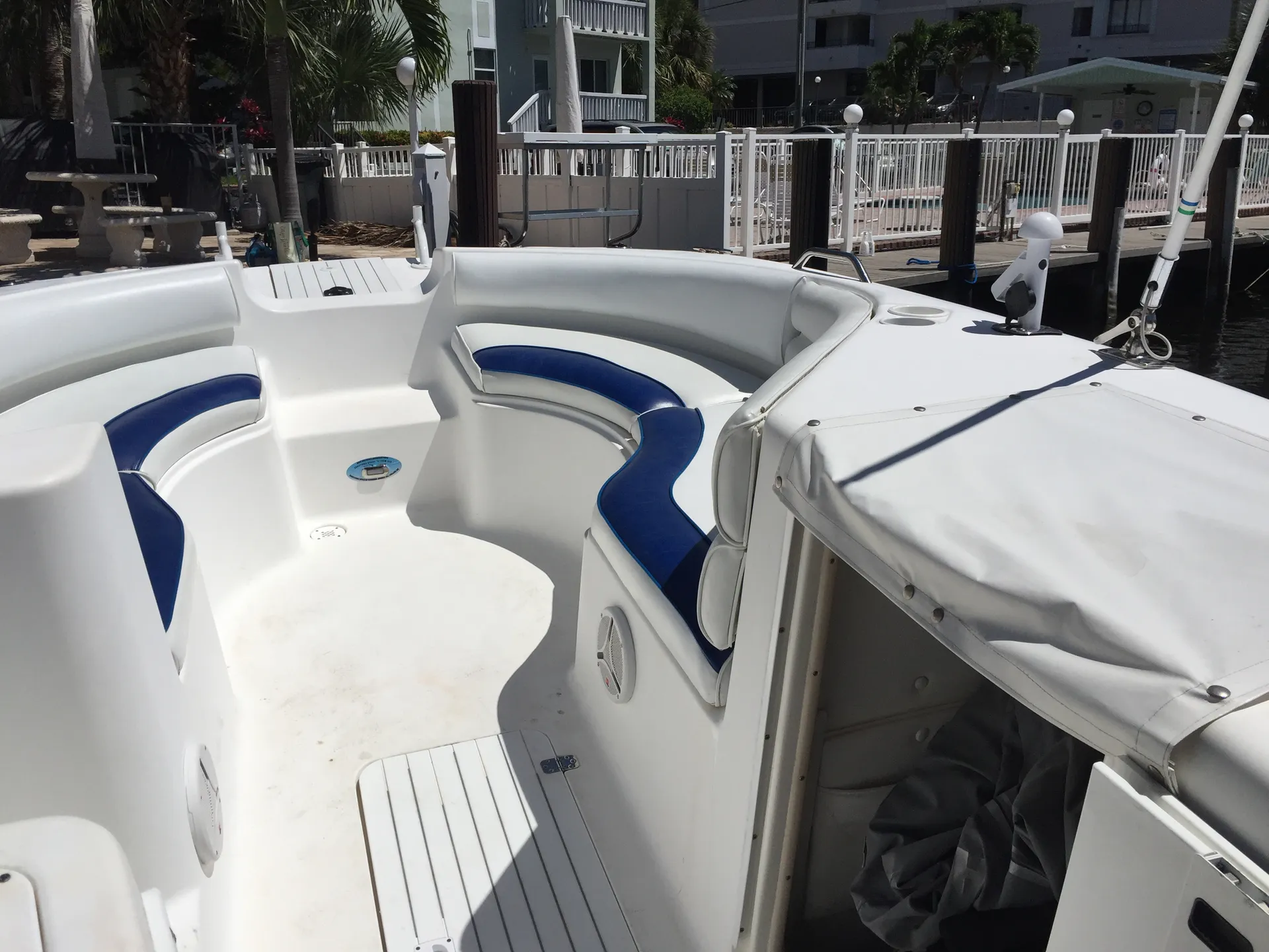 Cobia Boats 256 Coastal Deck in Pompano Beach, FL — photo 2