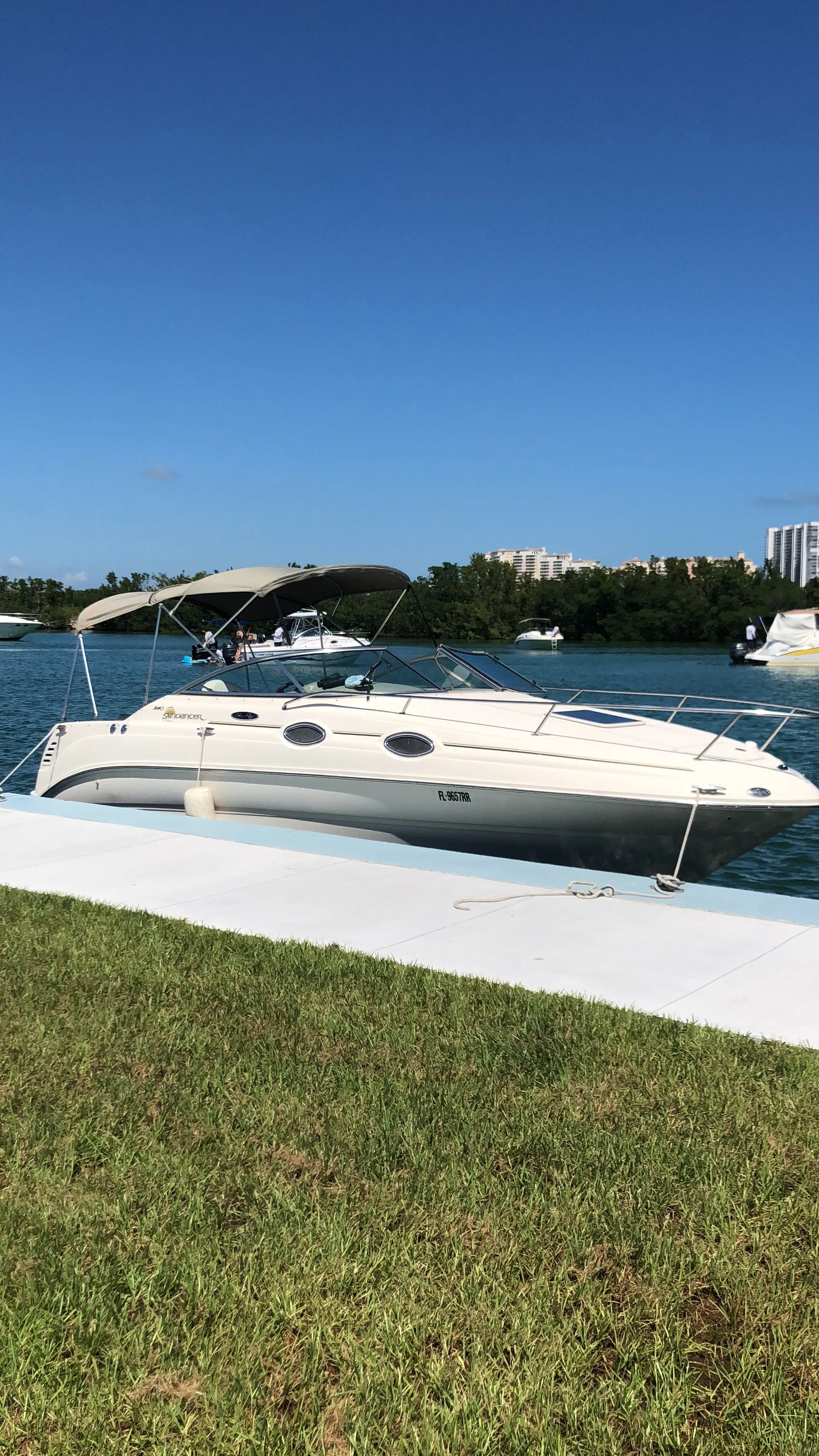Sea Ray Boats 240 Sundancer in Miami, FL — photo 4