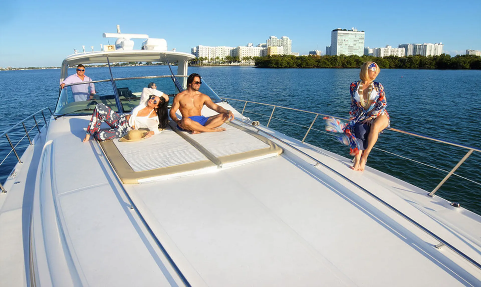 Sea Ray Boats 550 Sedan Bridge in North Bay Village, FL — photo 4