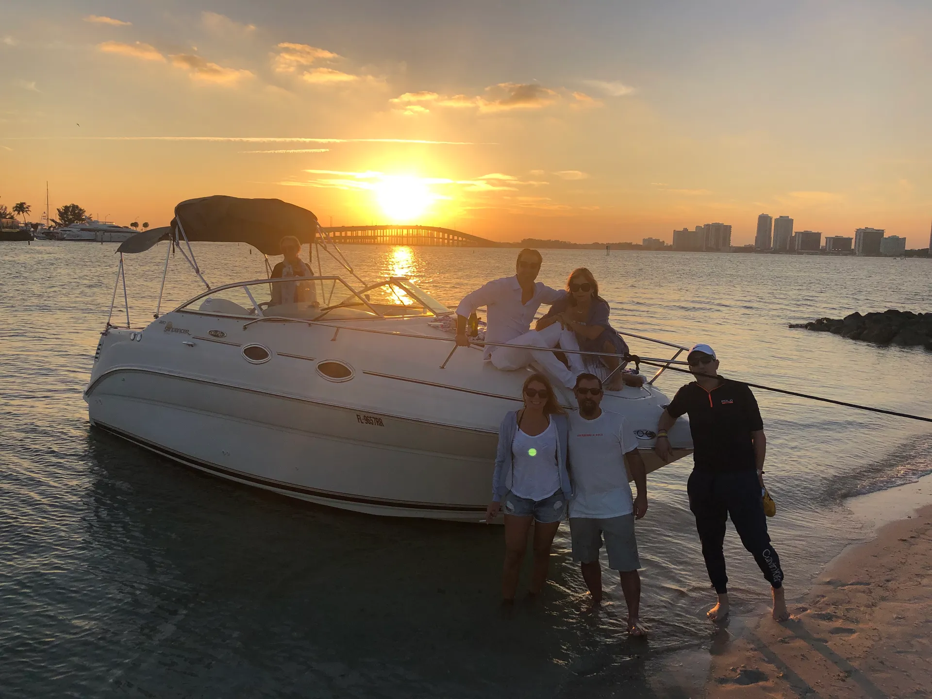 Sea Ray Boats 240 Sundancer in Miami, FL — photo 3