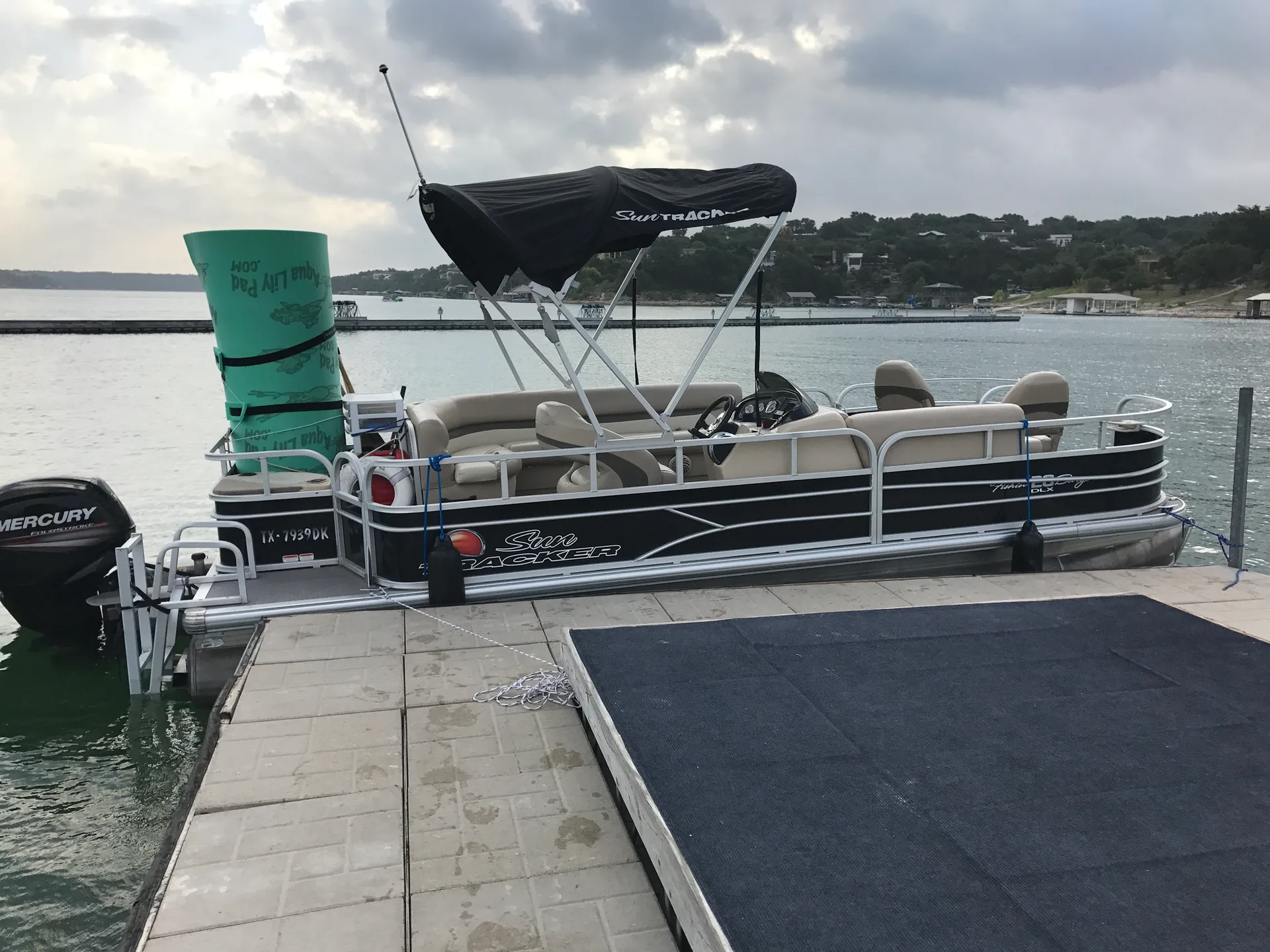 Sun Tracker by Tracker Marine Fishin' Barge 20 DLX w/90ELPT 4-S in Austin, TX