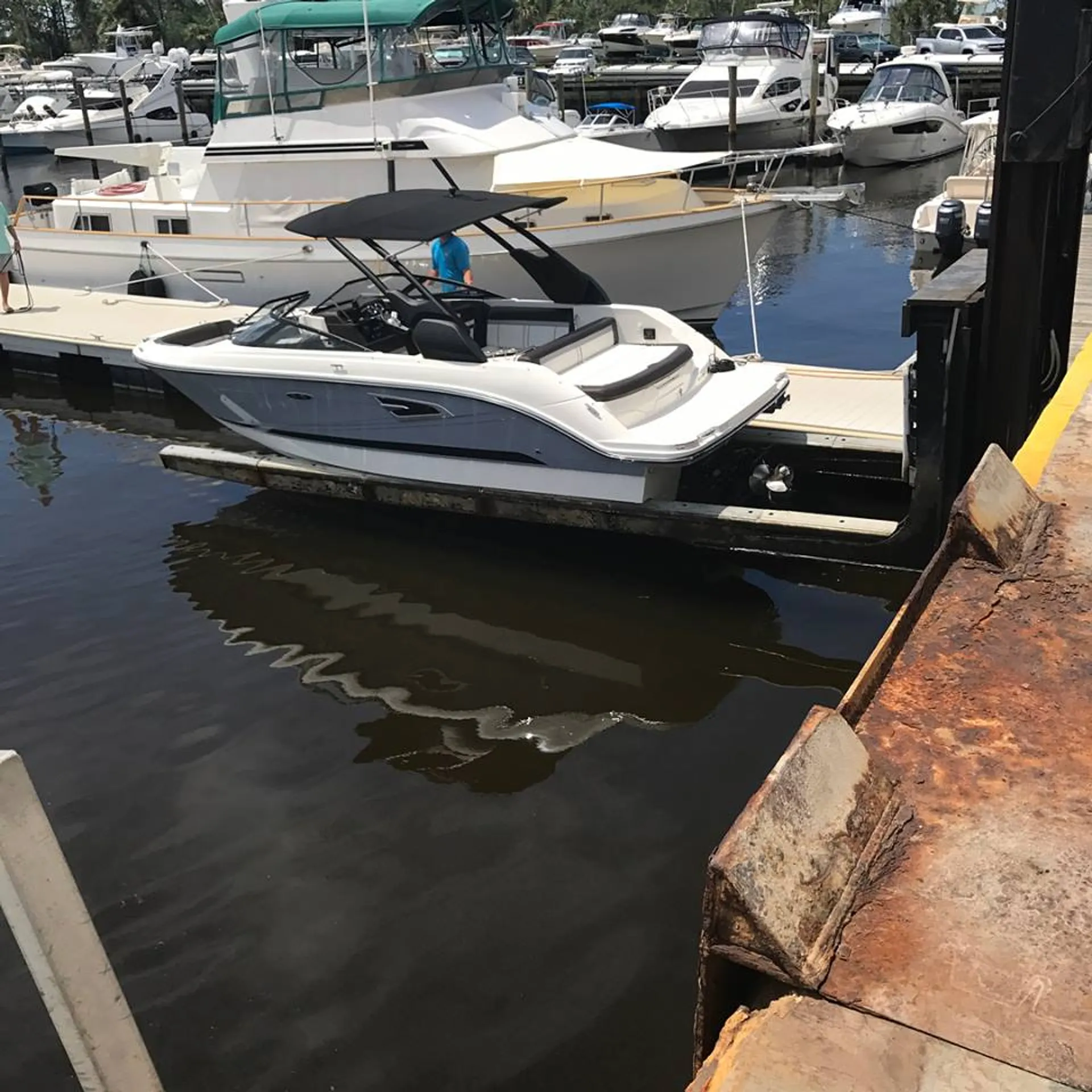 Sea Ray Boats 230 SLX  in Jacksonville Beach, FL — photo 3