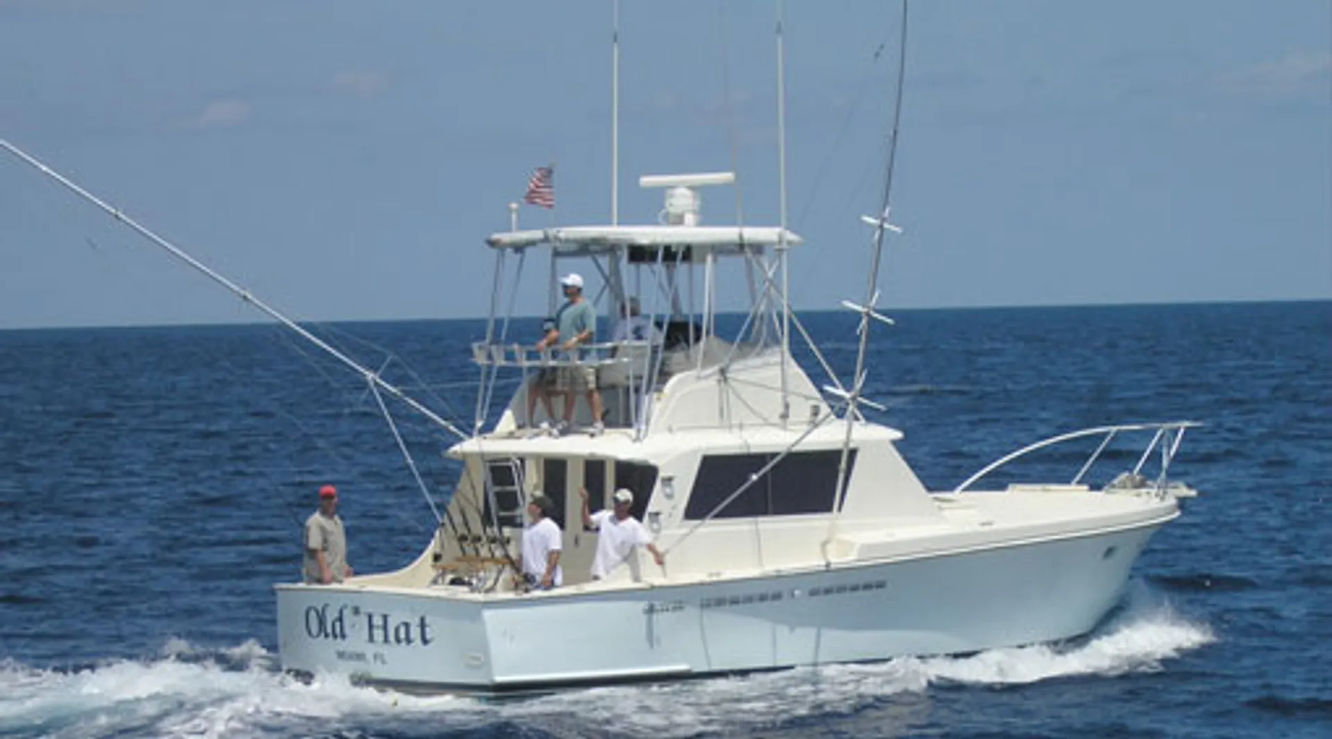 Hatteras Yachts 40 Motor Yacht in Miami Beach, FL — photo 2