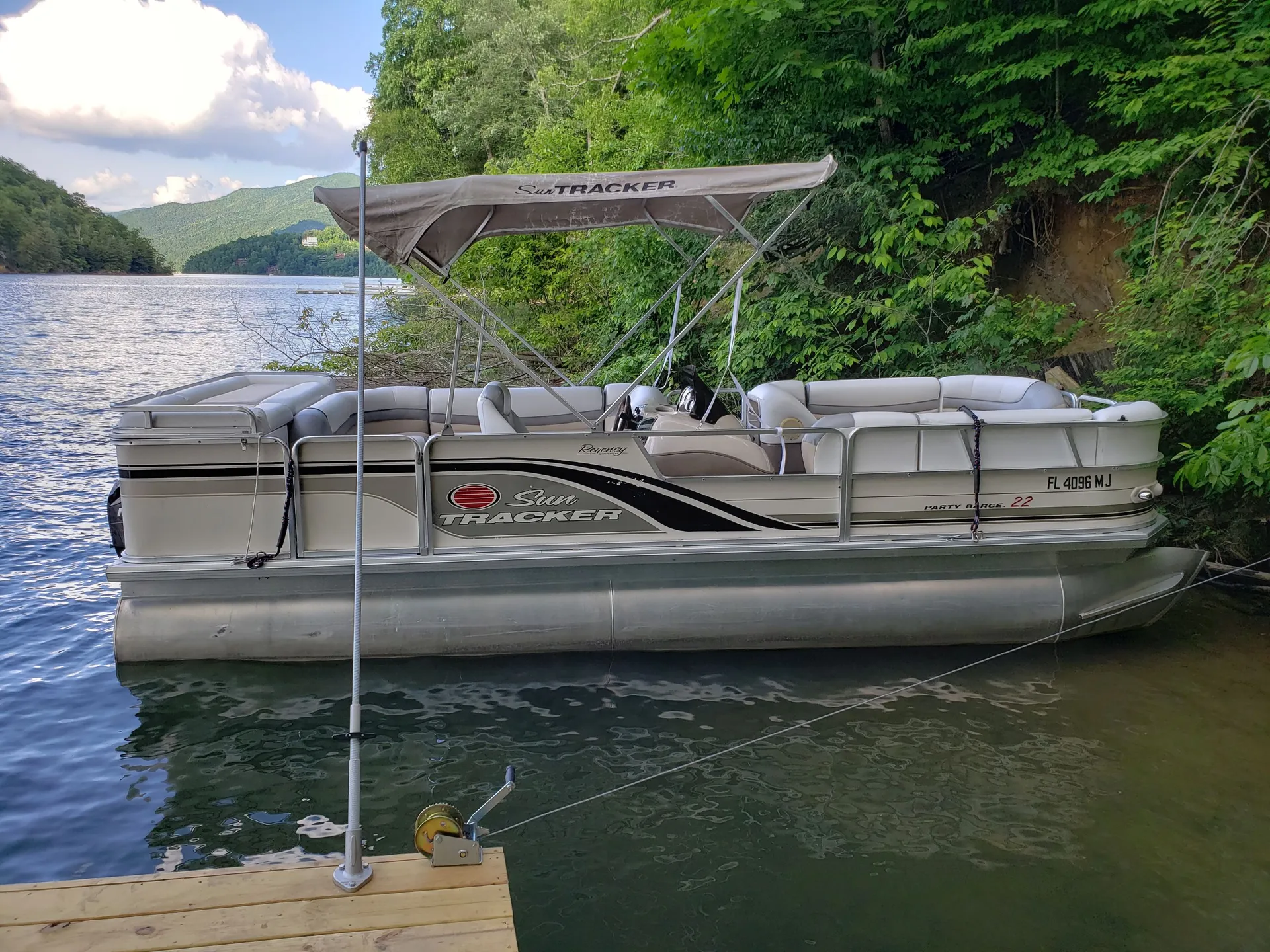 22ft suntracker Pontoon w  merc 90hp 