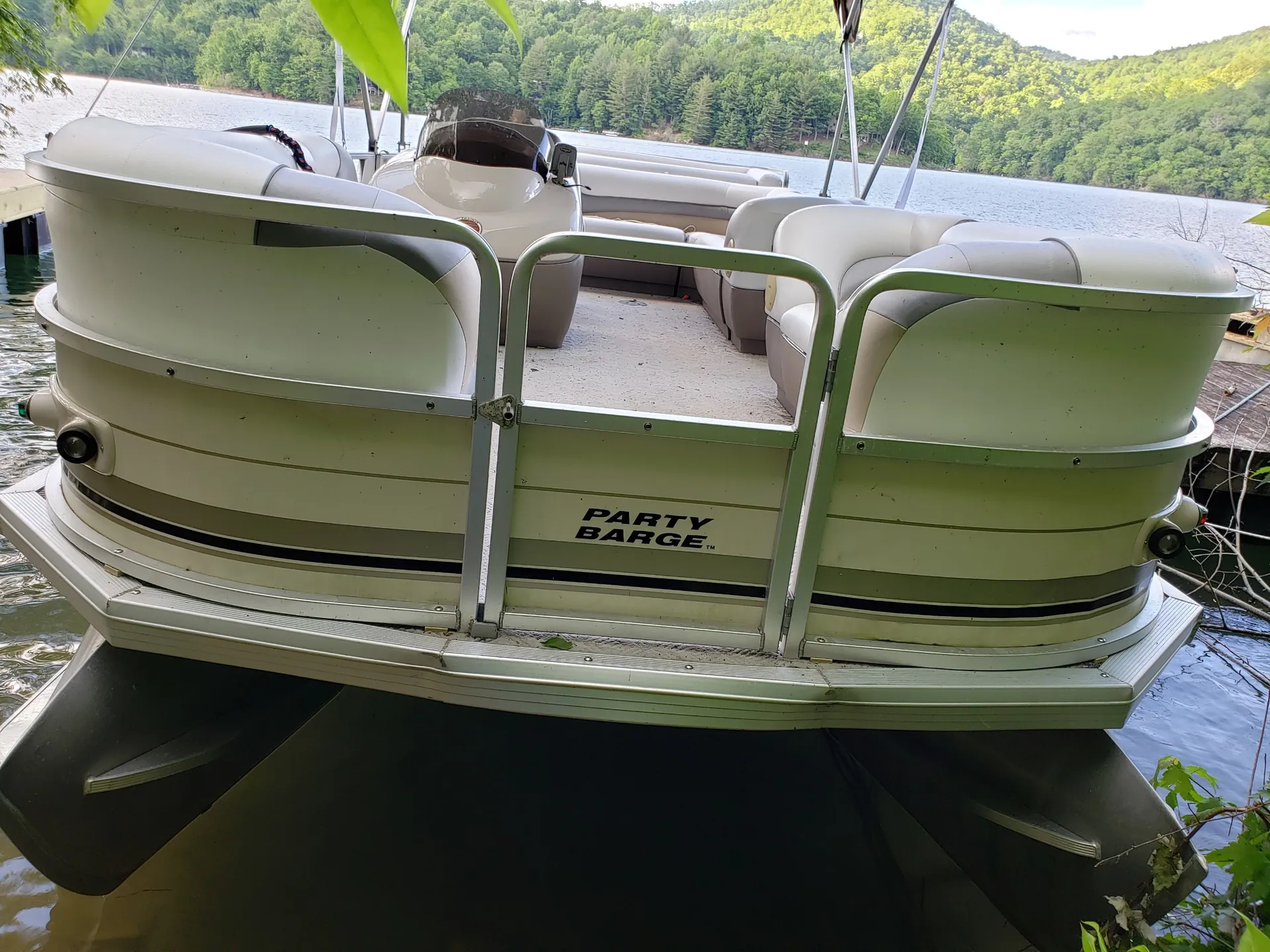 22ft suntracker Pontoon w  merc 90hp 