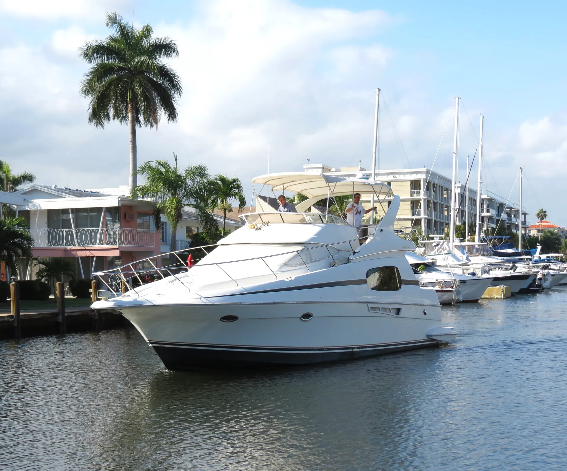 Silverton Marine 410 Sport Bridge in Fort Lauderdale, FL — photo 2