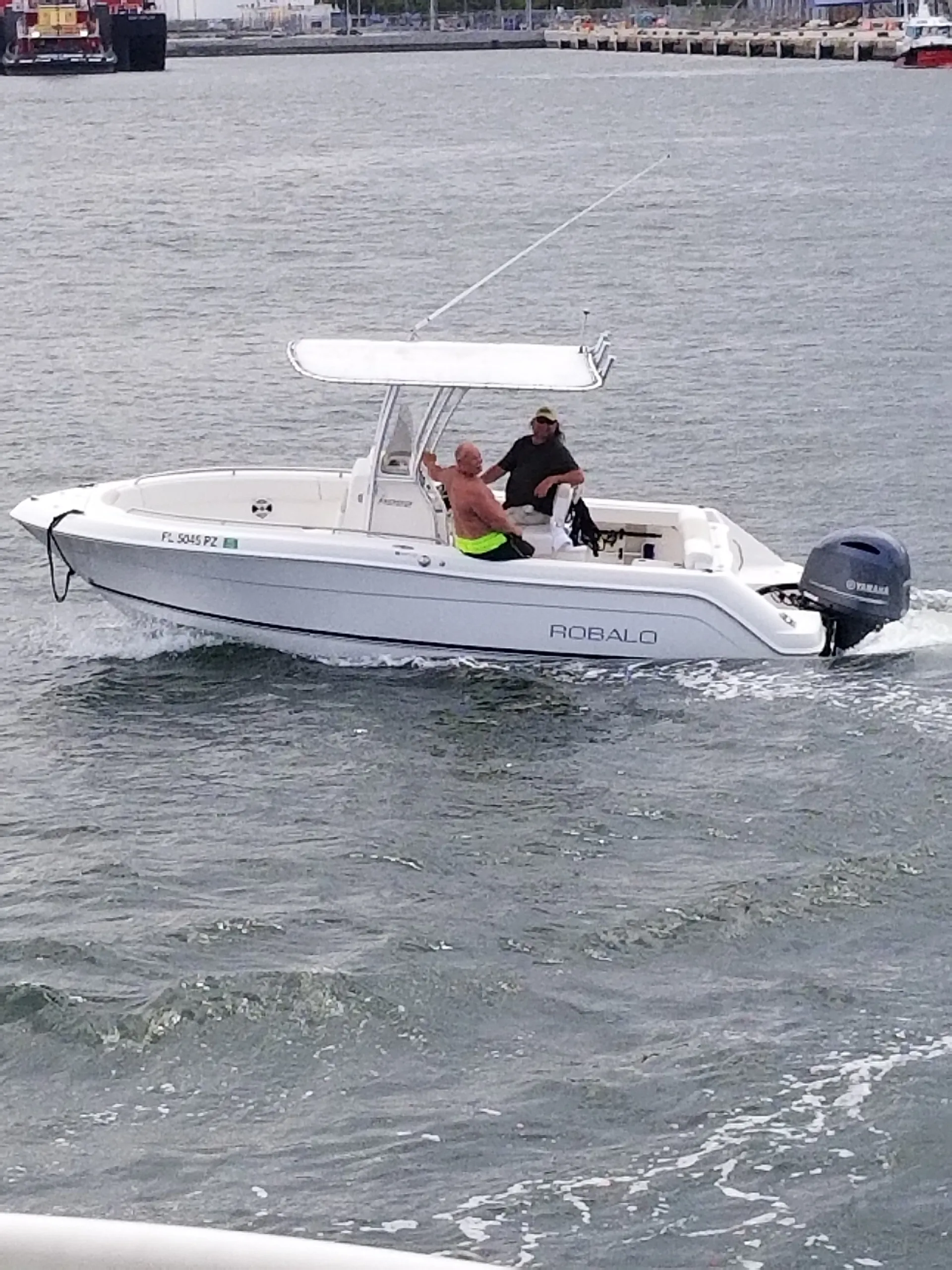 Robalo 227 DC w/F200XA in Fort Lauderdale, FL — photo 2