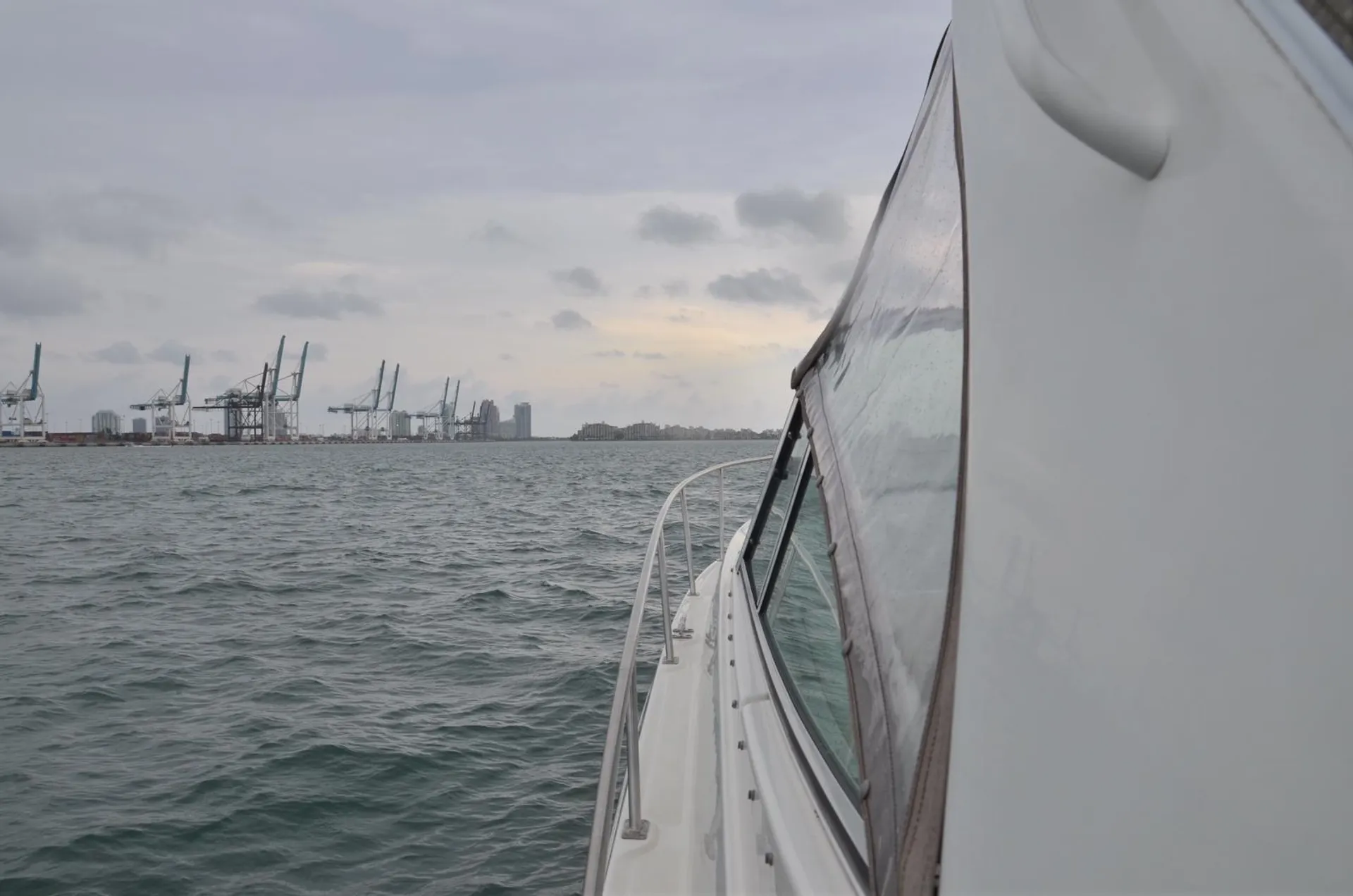 Cruisers Yachts 380 Express in Miami, FL — photo 2