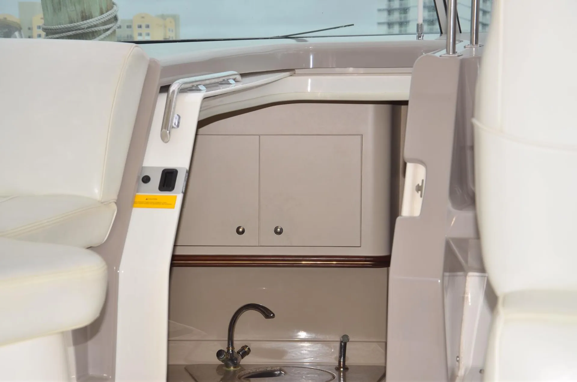 Cruisers Yachts 380 Express in Miami, FL — photo 7