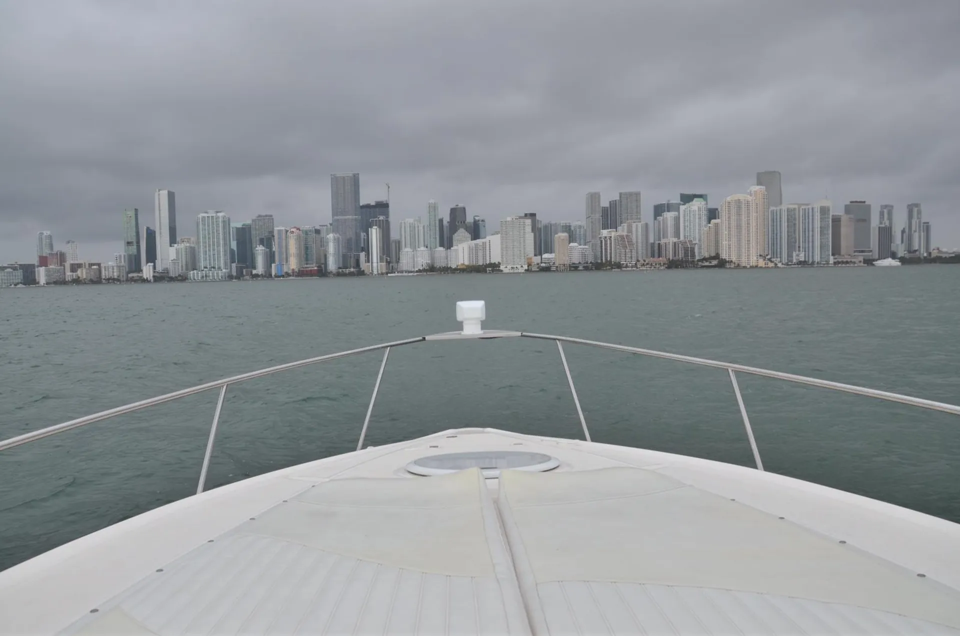Cruisers Yachts 380 Express in Miami, FL — photo 3