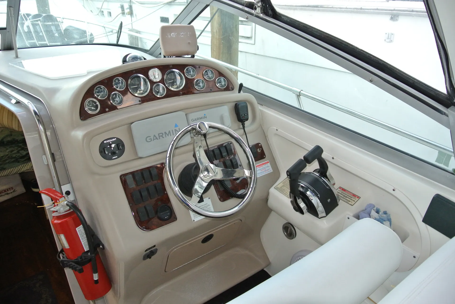 Sea Ray Boats 290 Sundancer in Sunny Isles Beach, FL — photo 4