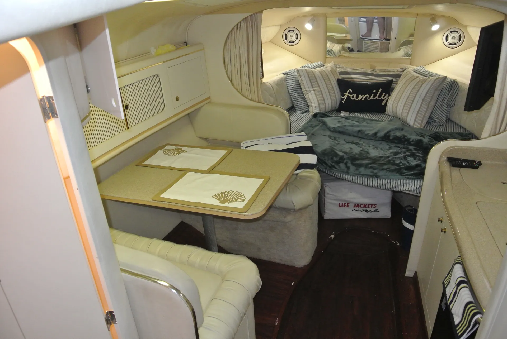 Sea Ray Boats 290 Sundancer in Sunny Isles Beach, FL — photo 8