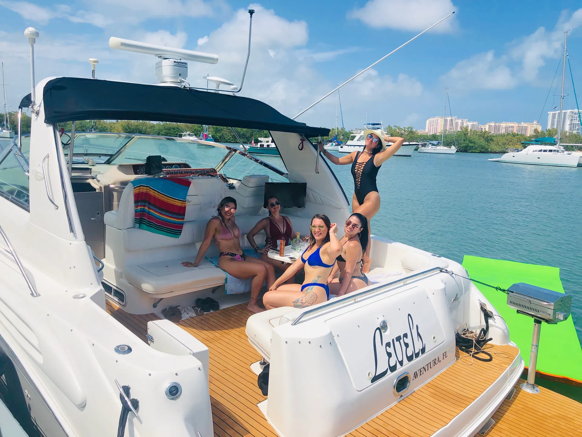 Sea Ray Boats 400 Sundancer in North Miami Beach, FL — photo 10