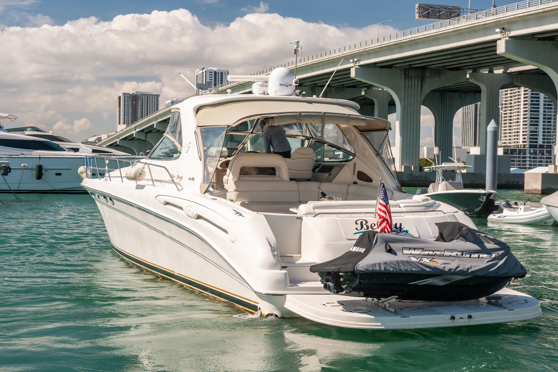 Sea Ray Boats IO1092356 in Miami, FL — photo 2