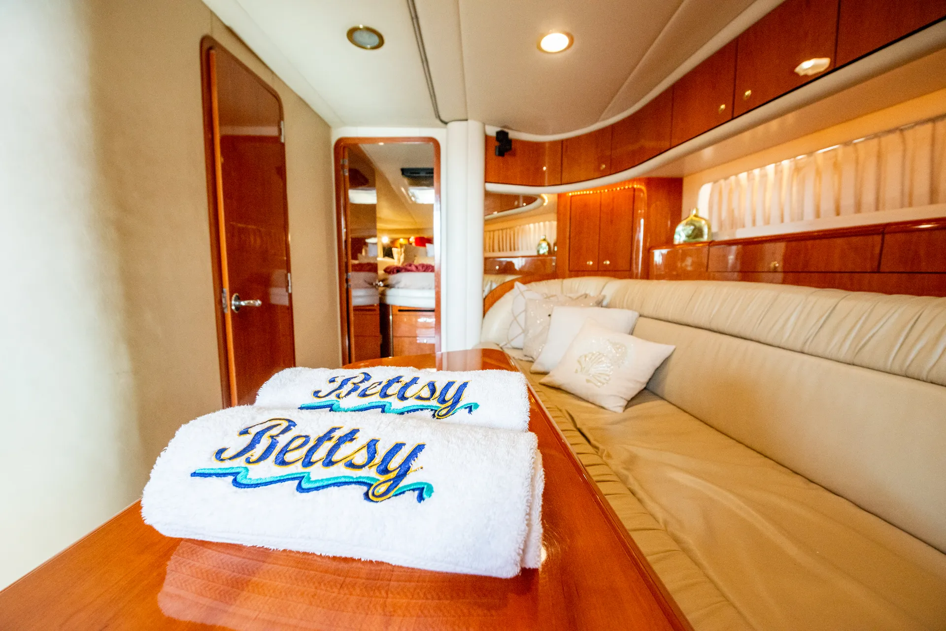 Sea Ray Boats IO1092356 in Miami, FL — photo 8