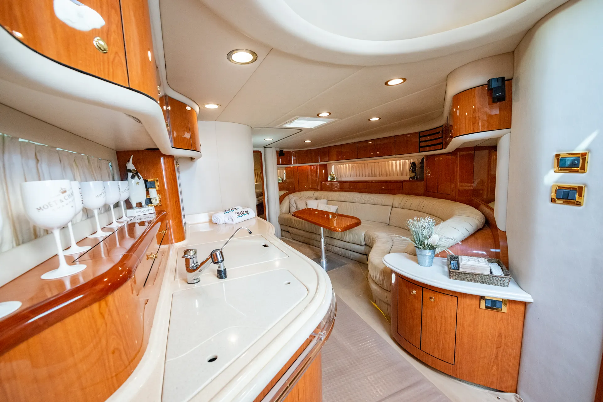 Sea Ray Boats IO1092356 in Miami, FL — photo 5