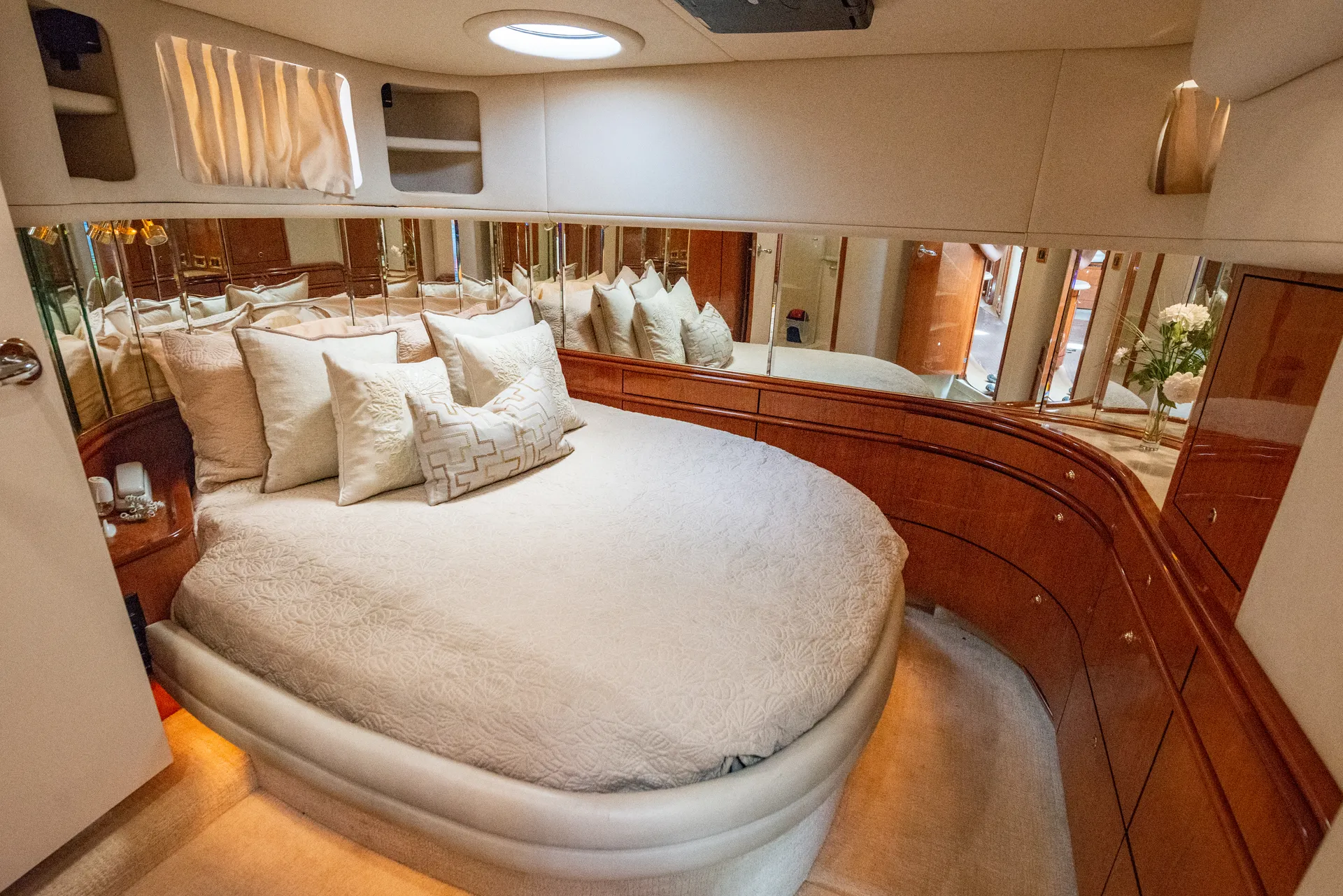 Sea Ray Boats IO1092356 in Miami, FL — photo 9