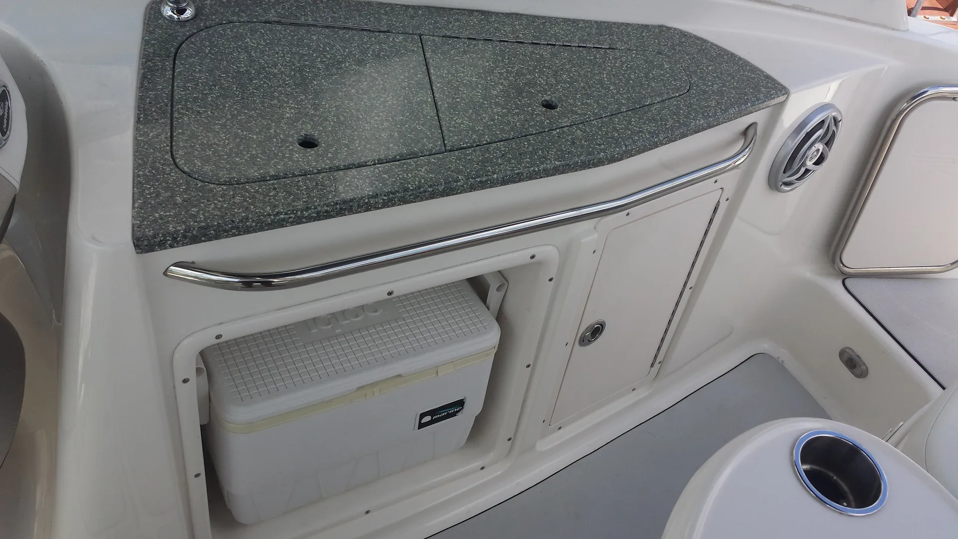 Chaparral Boats 256 SSX Sport Deck in Hallandale Beach, FL — photo 7