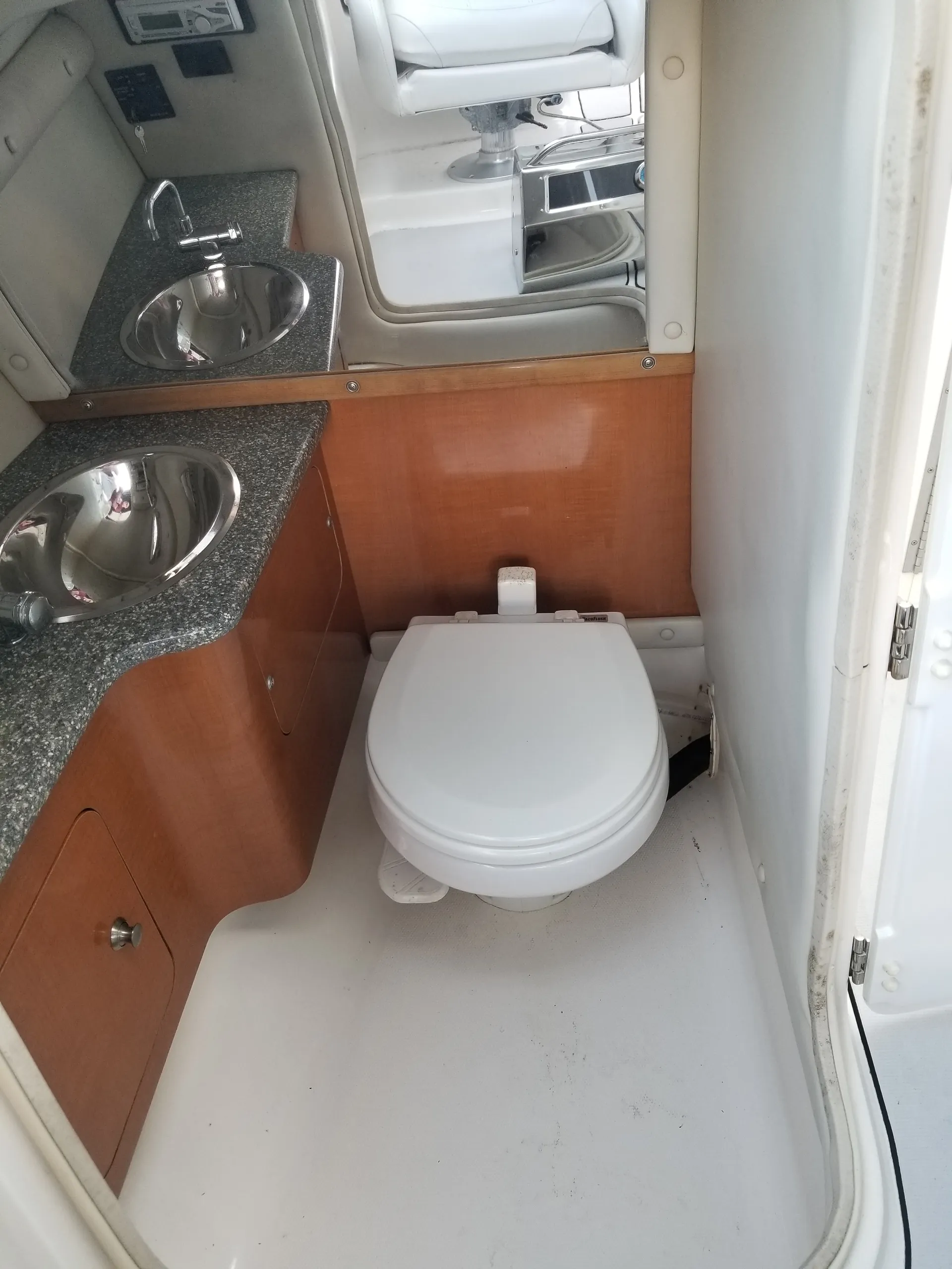 Chaparral Boats 256 SSX Sport Deck in Hallandale Beach, FL — photo 8