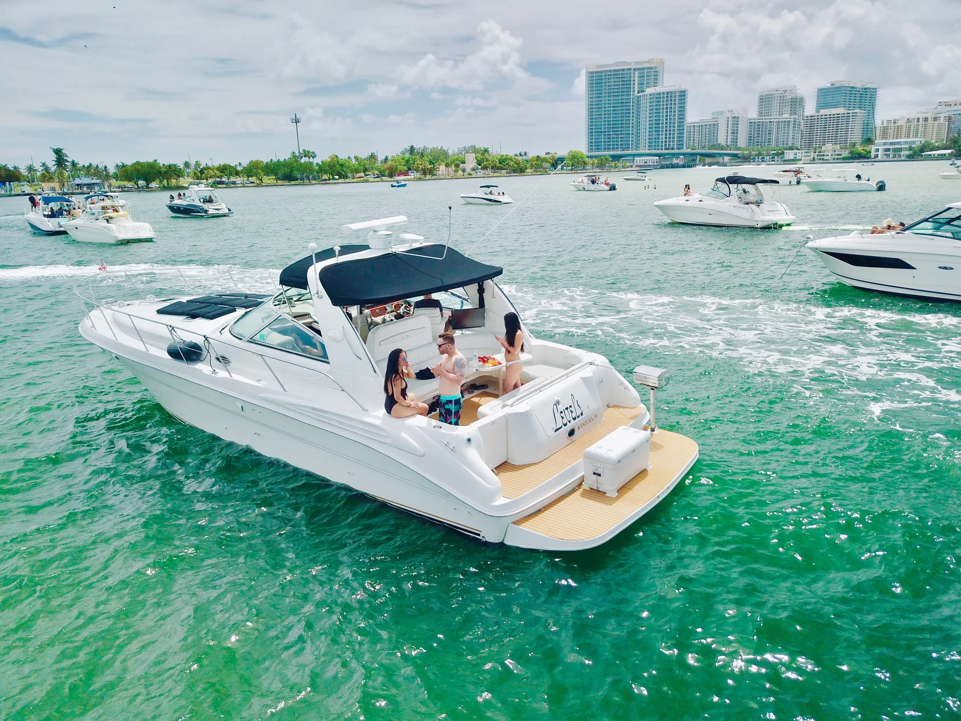 Sea Ray Boats 400 Sundancer in North Miami Beach, FL — photo 2