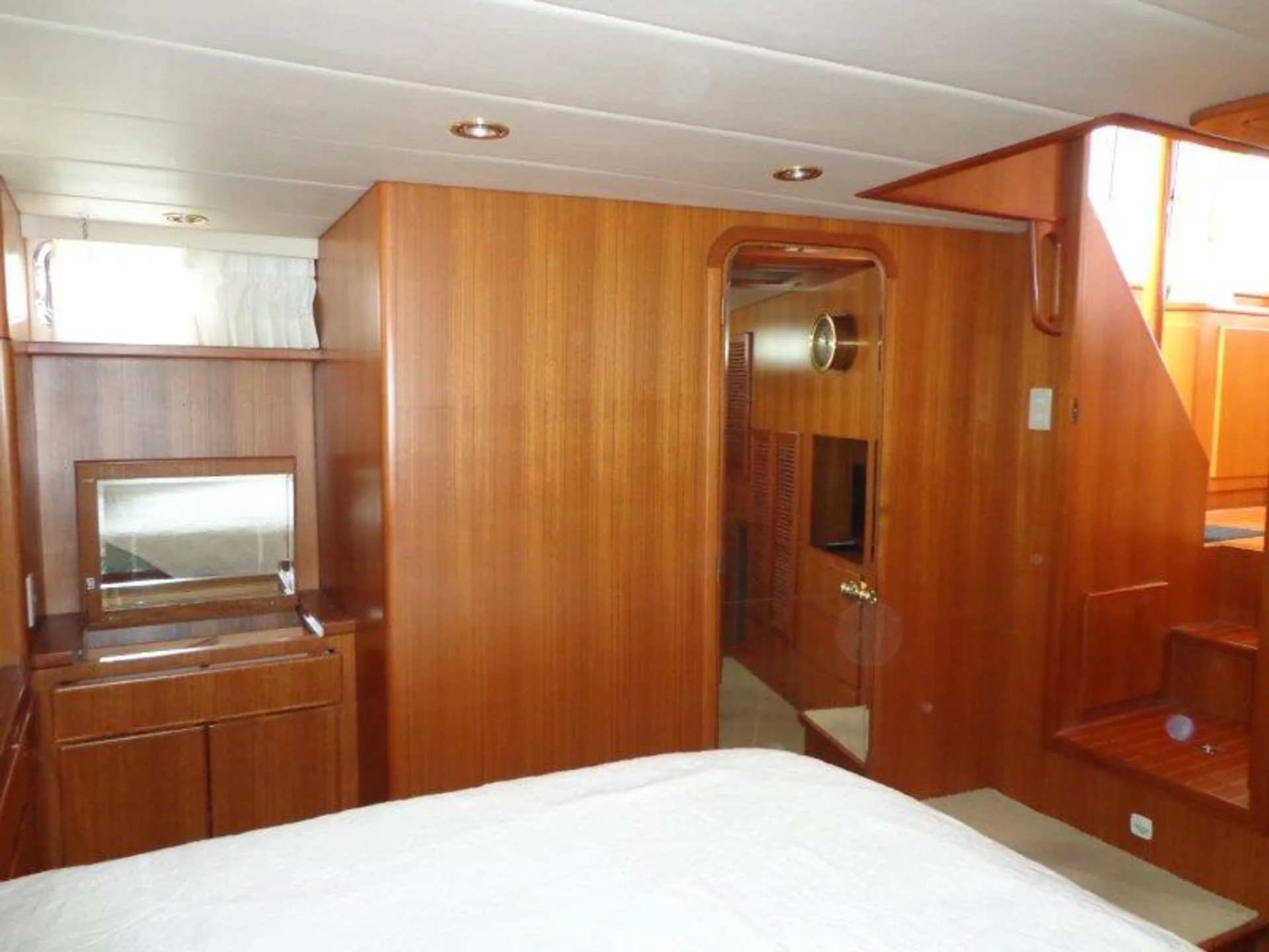 Symbol Yachts 42 Motoryacht in Traverse City, MI — photo 6