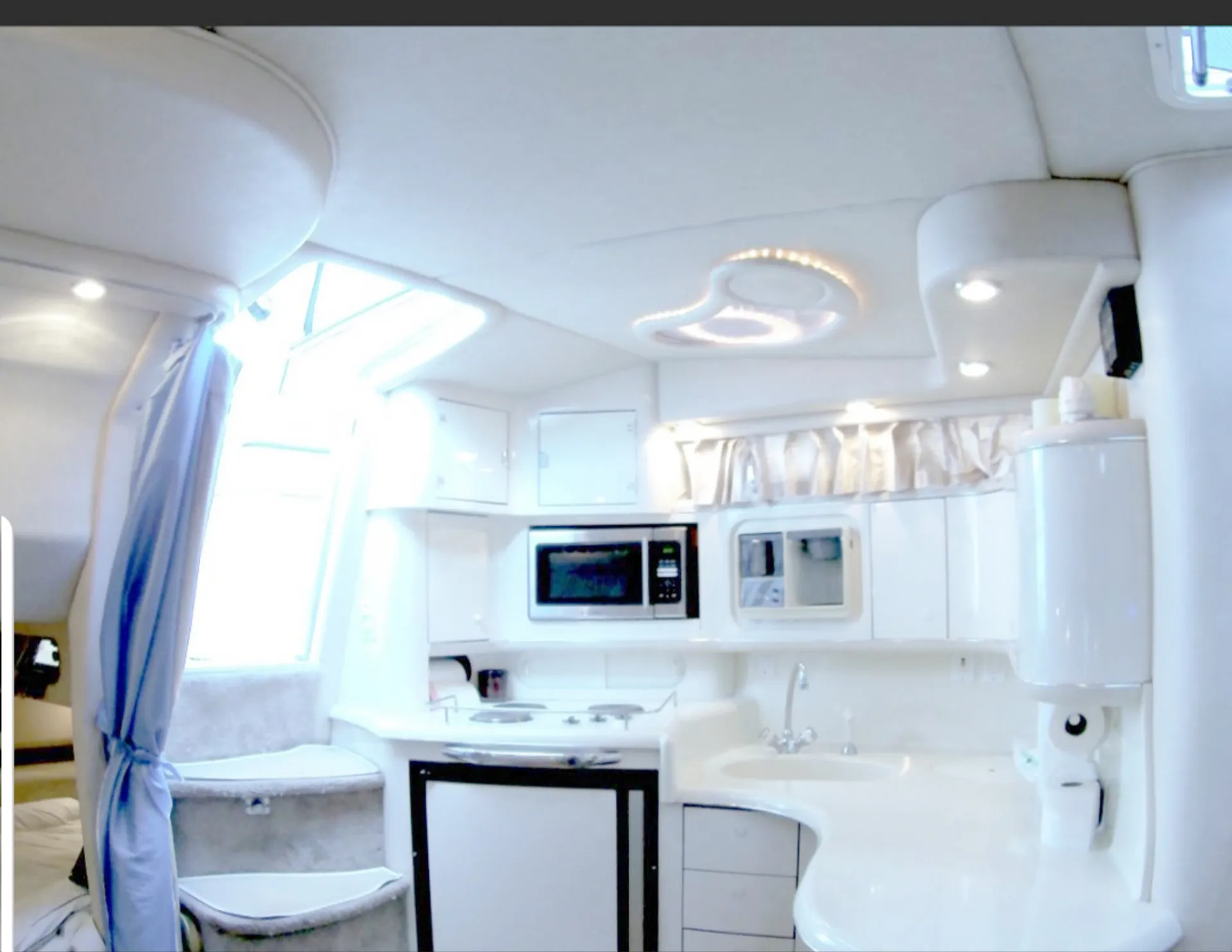 Sea Ray Boats 370 Sundancer in Miami, FL — photo 7