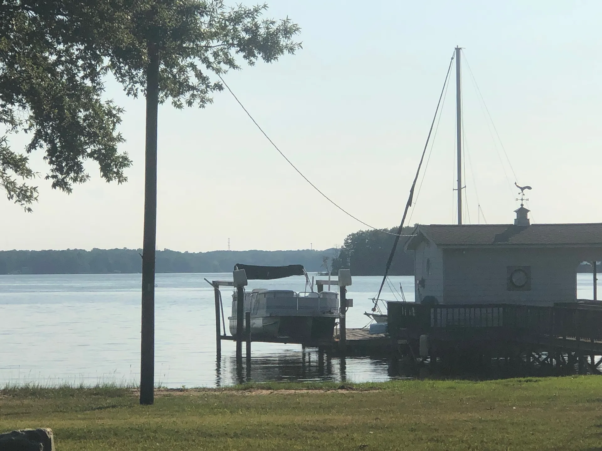 Beautiful 24 foot Tritoon for rent!