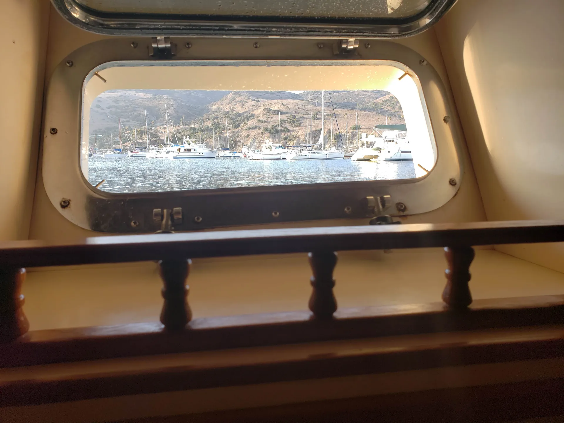 60ft Luxury HiStar YachtFisher with Starlink – Catalina Getaway