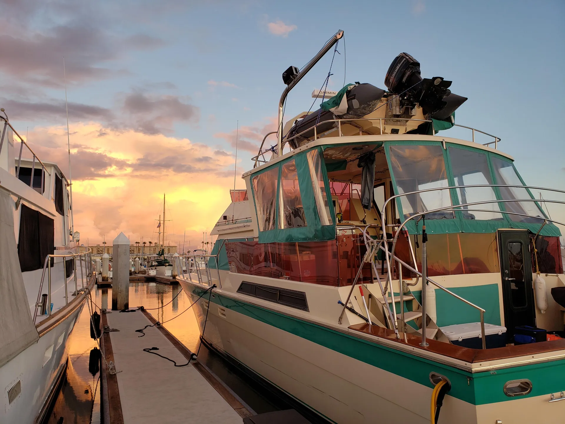 60ft Luxury HiStar YachtFisher with Starlink – Catalina Getaway