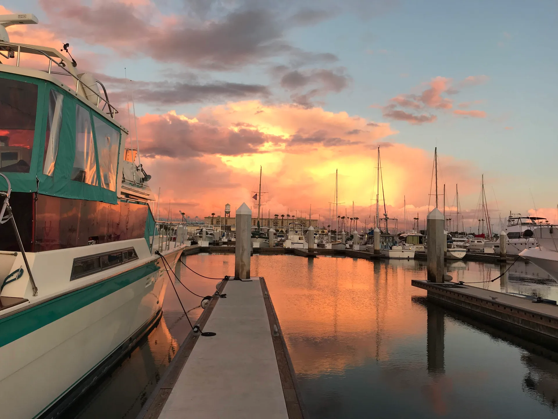 60ft Luxury HiStar YachtFisher with Starlink – Catalina Getaway