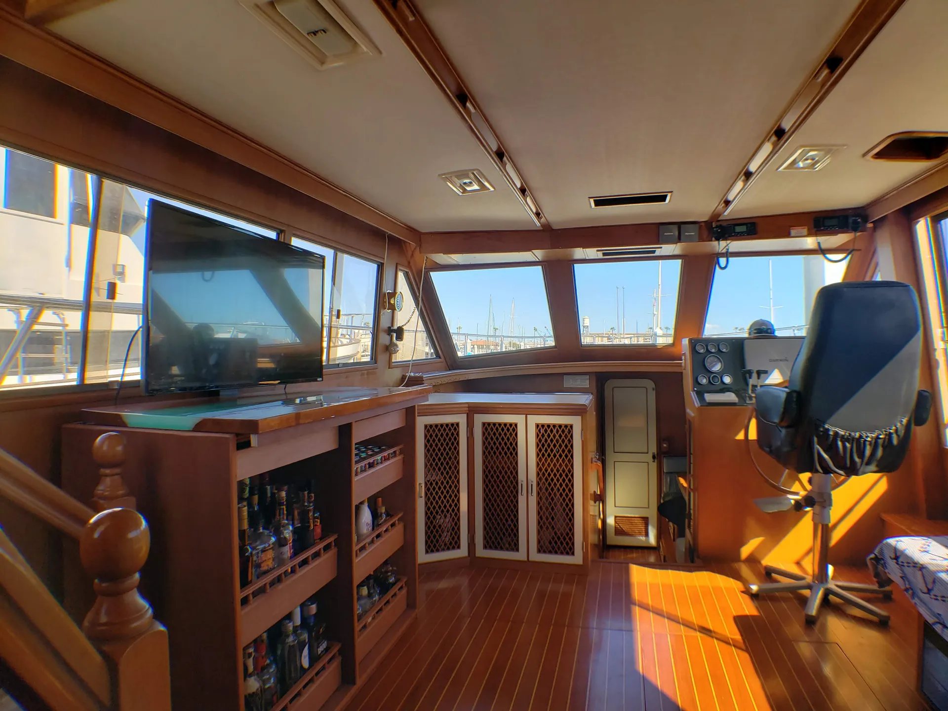 60ft Luxury HiStar YachtFisher with Starlink – Catalina Getaway