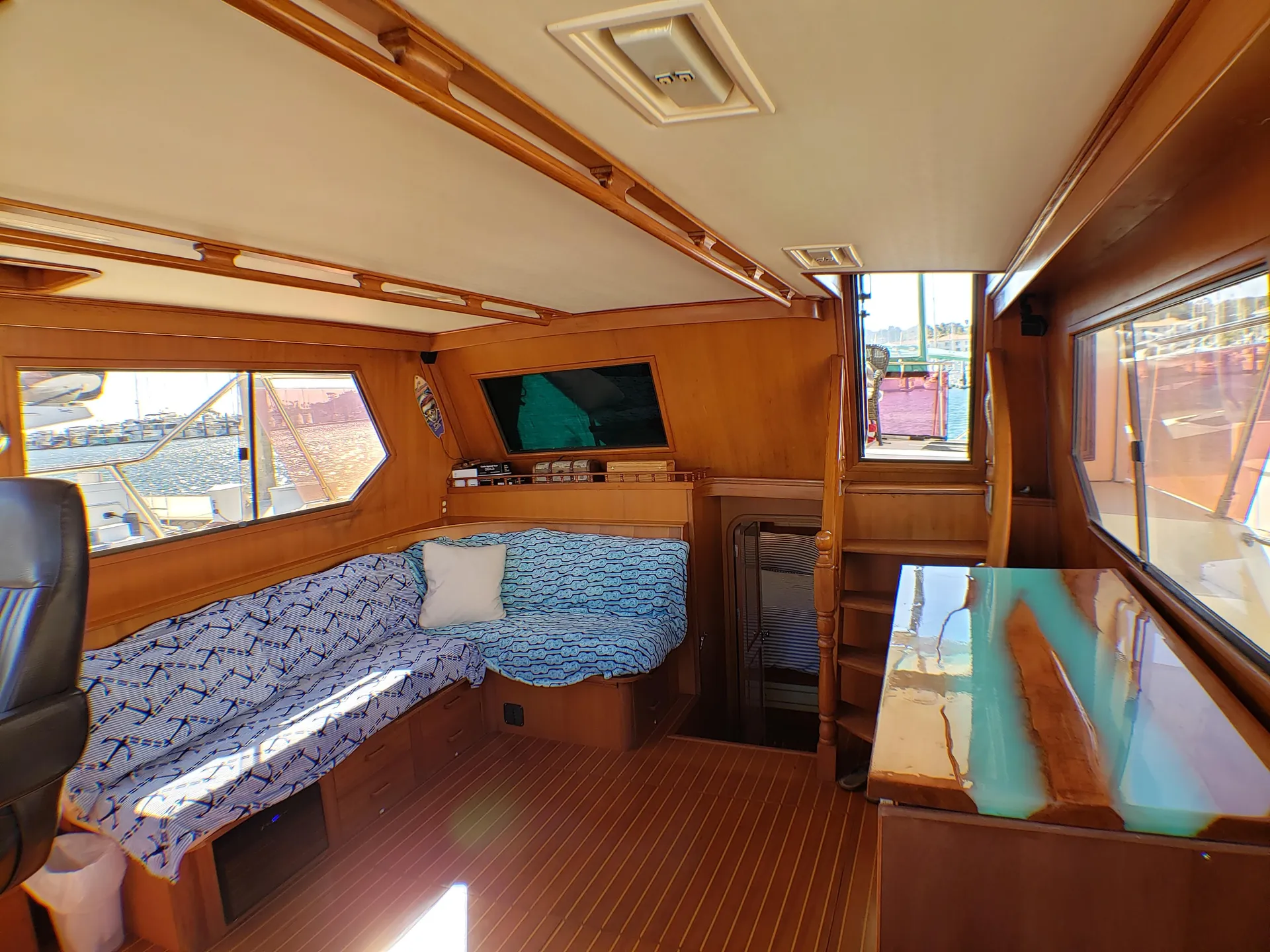 60ft Luxury HiStar YachtFisher with Starlink – Catalina Getaway