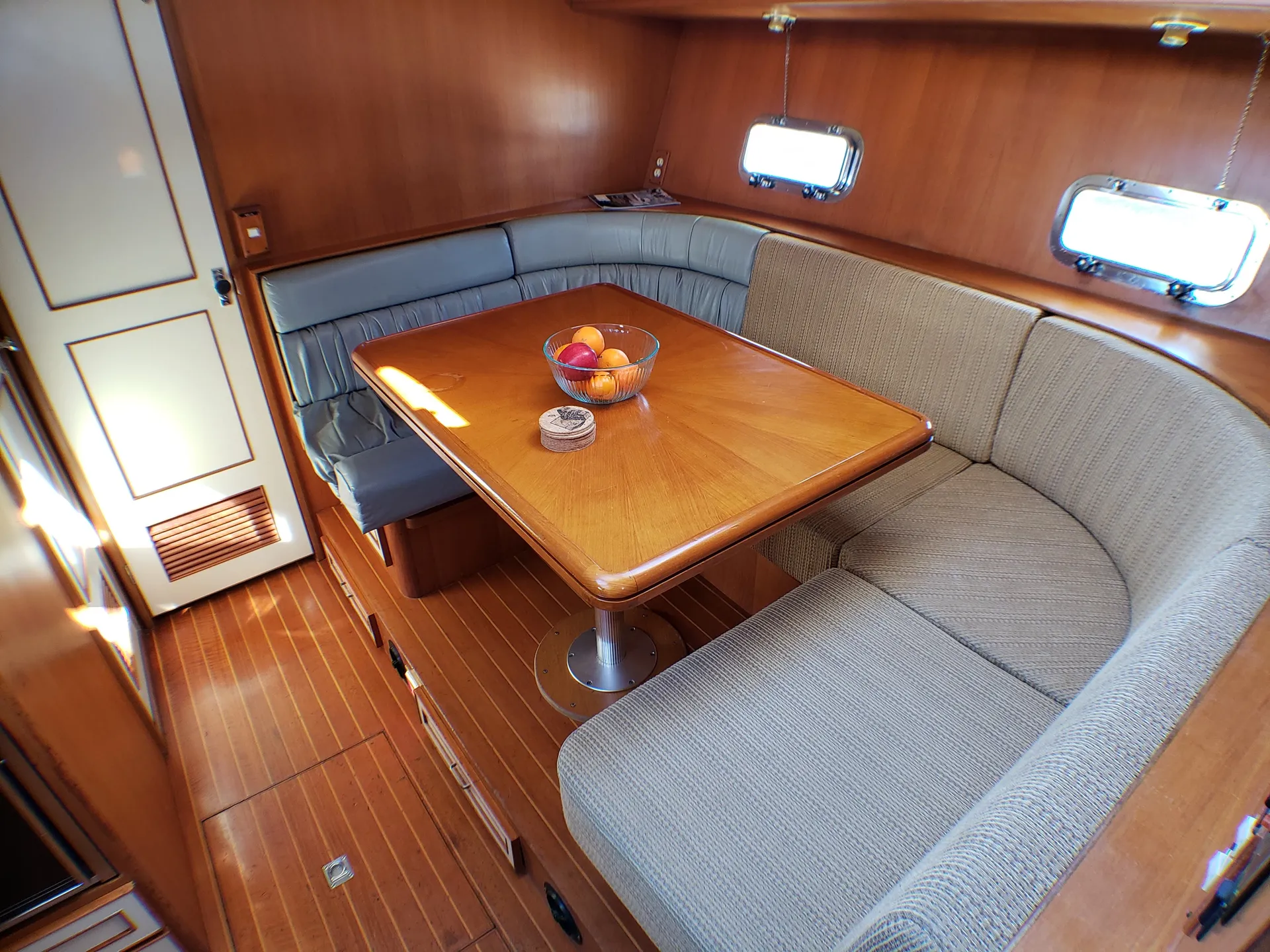 60ft Luxury HiStar YachtFisher with Starlink – Catalina Getaway