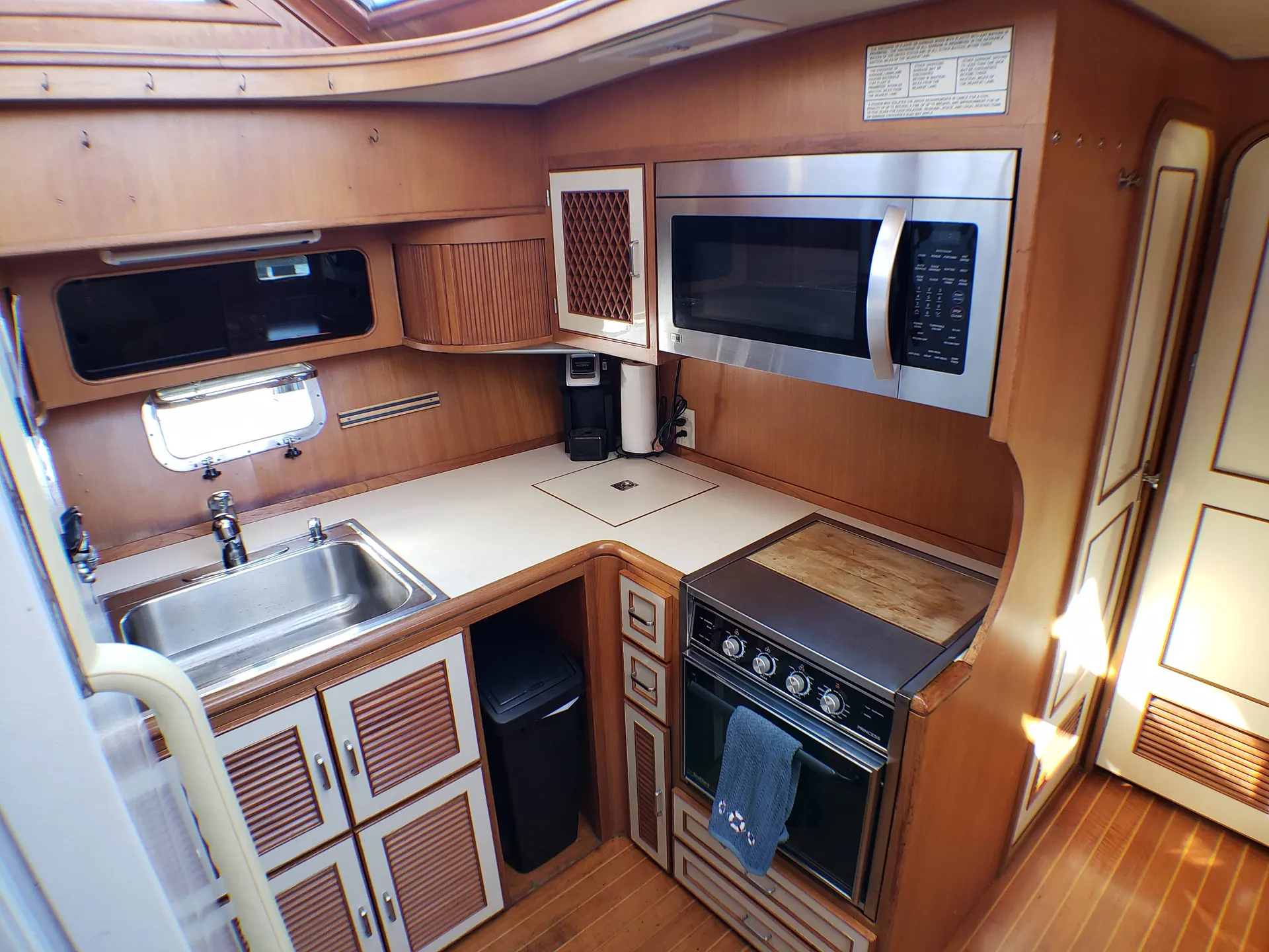60ft Luxury HiStar YachtFisher with Starlink – Catalina Getaway
