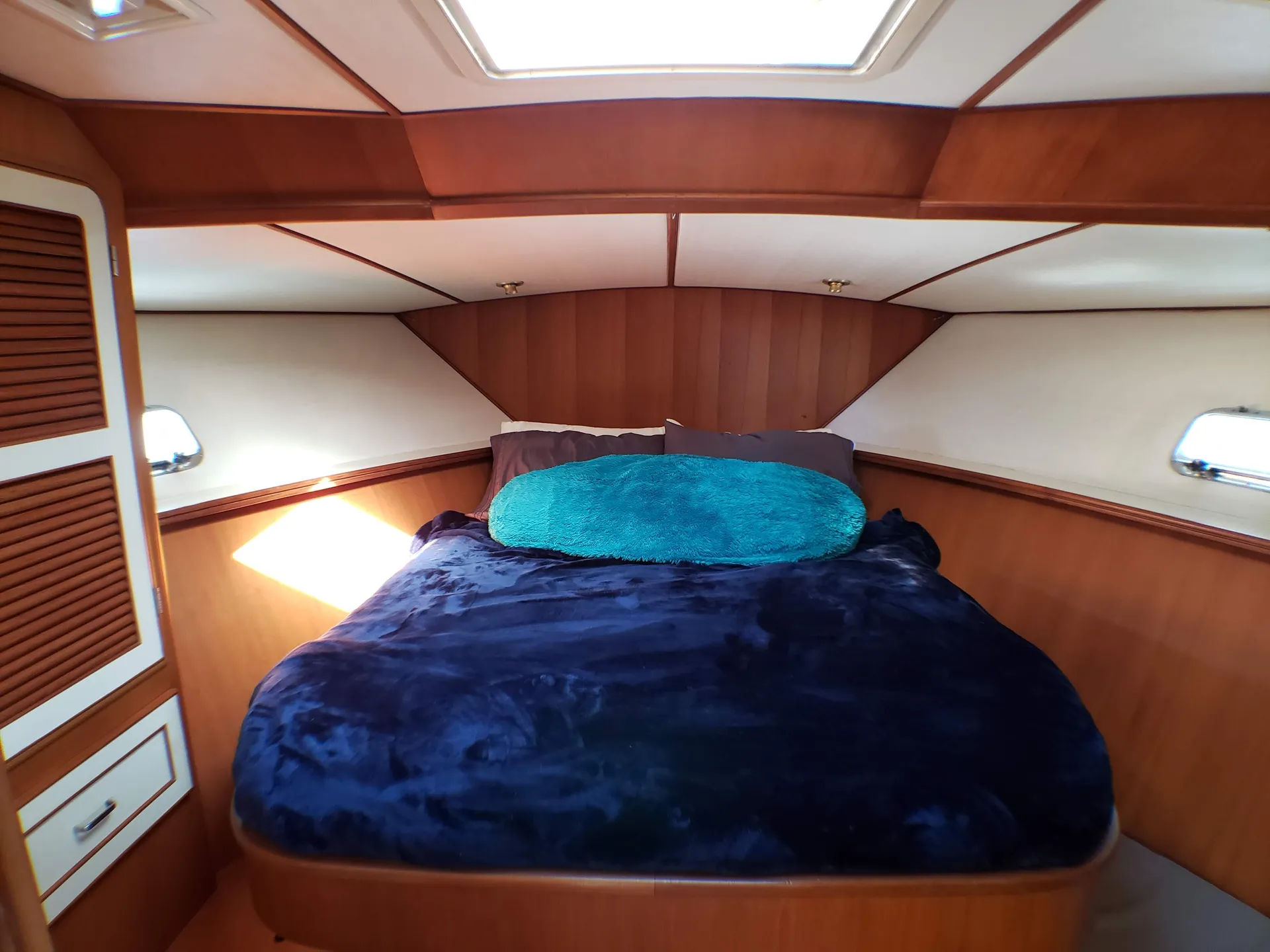 60ft Luxury HiStar YachtFisher with Starlink – Catalina Getaway