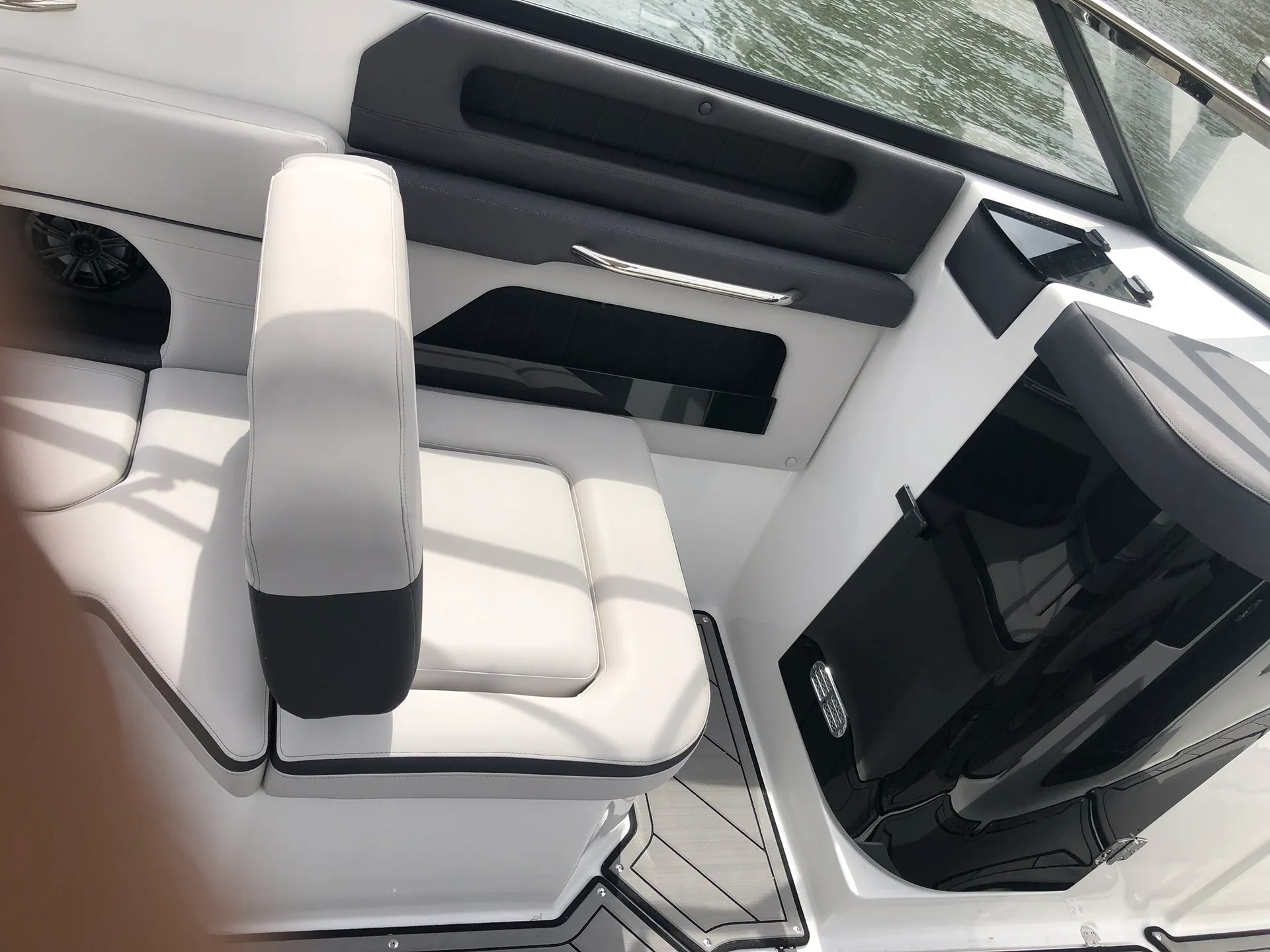 200HP Rinker Q3 23' for 12 ppl in Ft Lauderdale