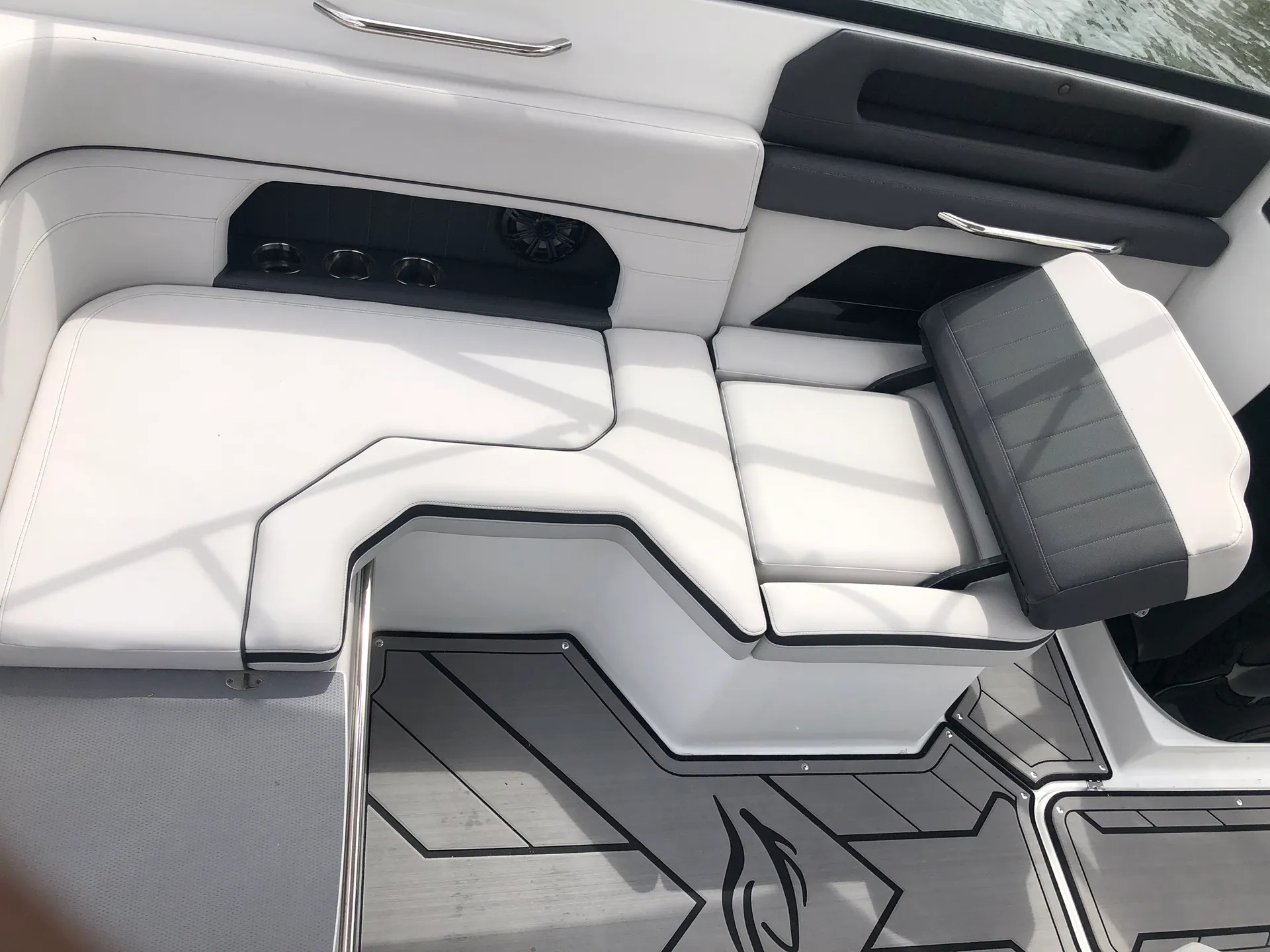 200HP Rinker Q3 23' for 12 ppl in Ft Lauderdale