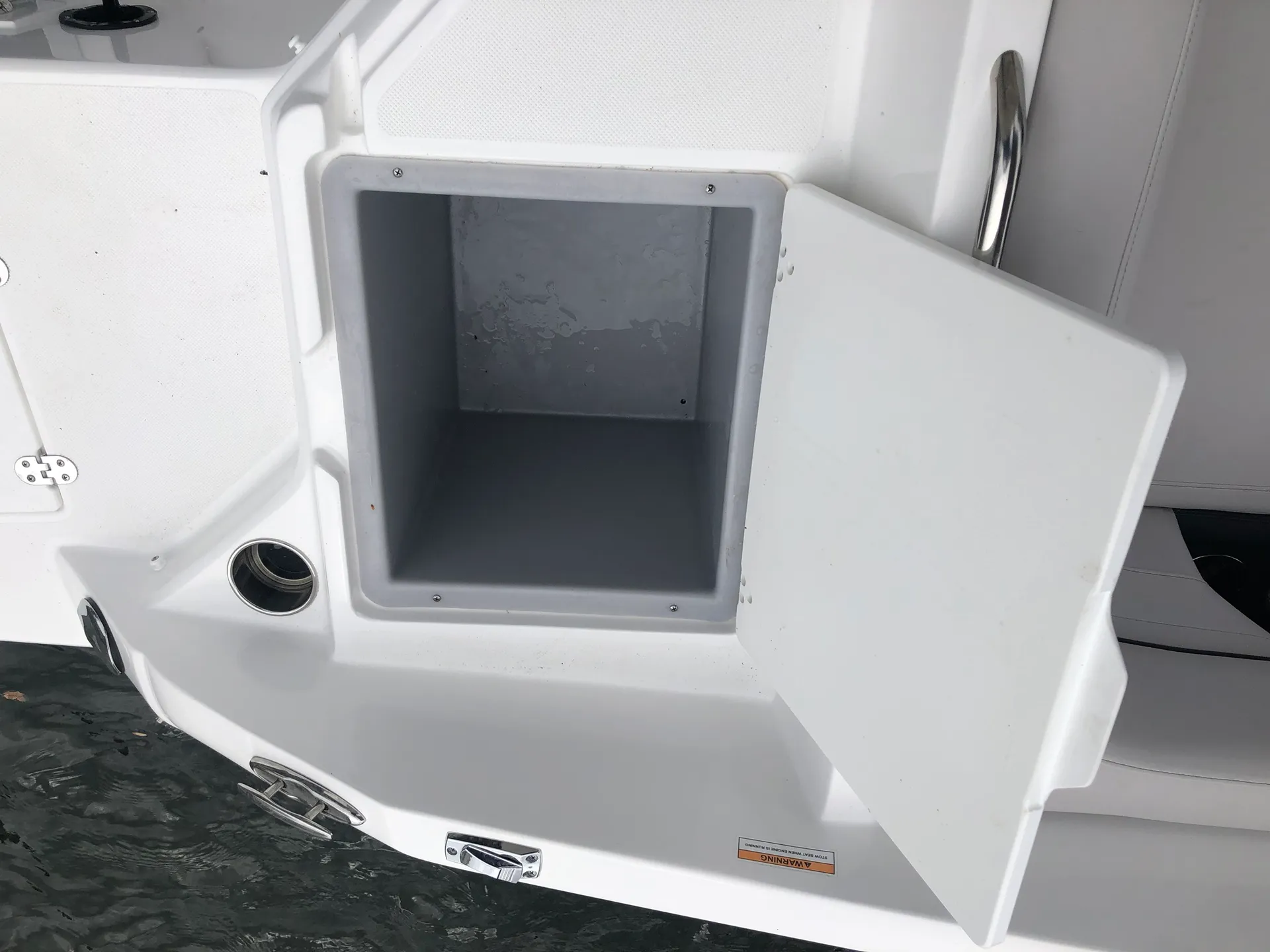 200HP Rinker Q3 23' for 12 ppl in Ft Lauderdale