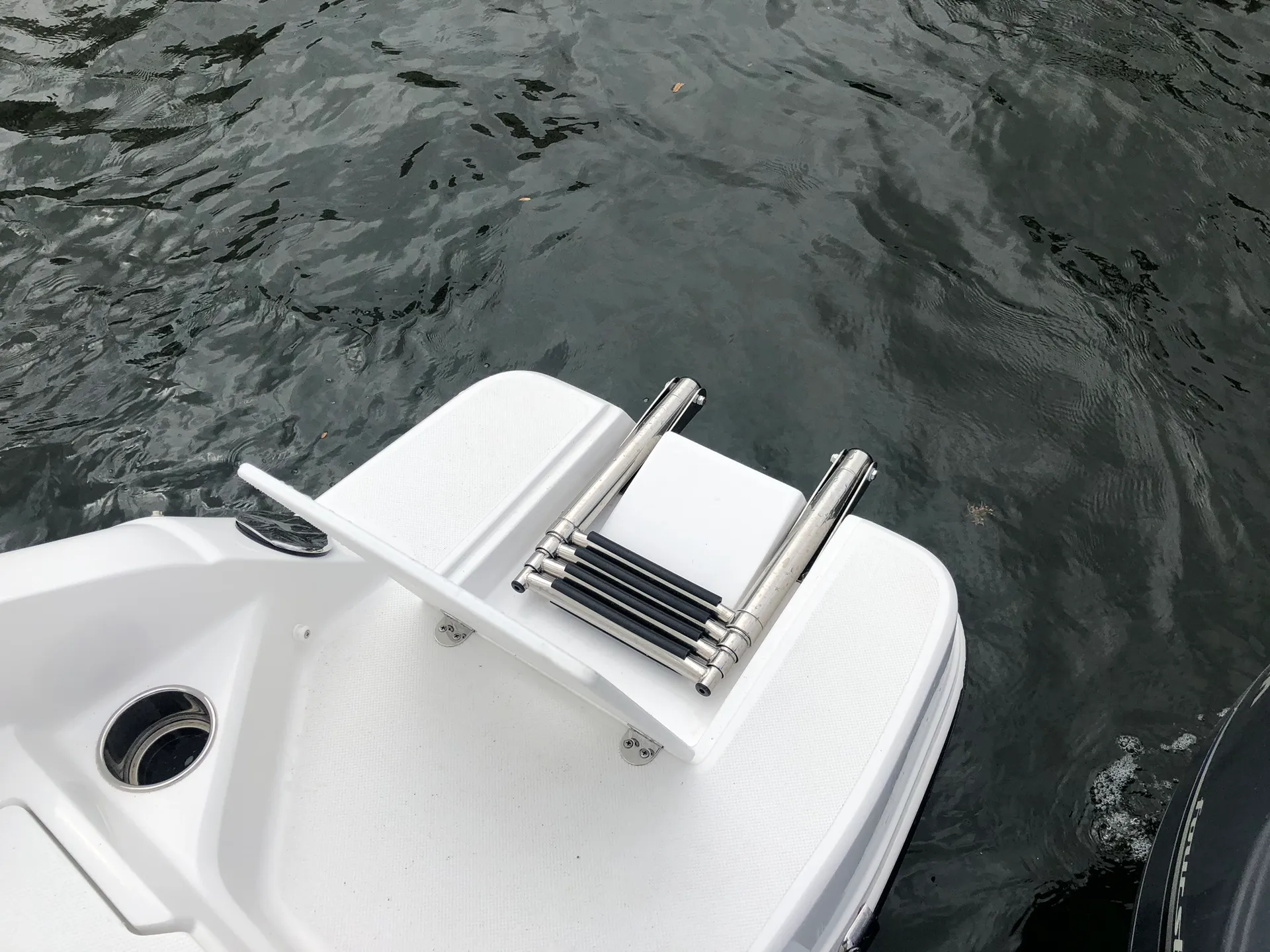 200HP Rinker Q3 23' for 12 ppl in Ft Lauderdale