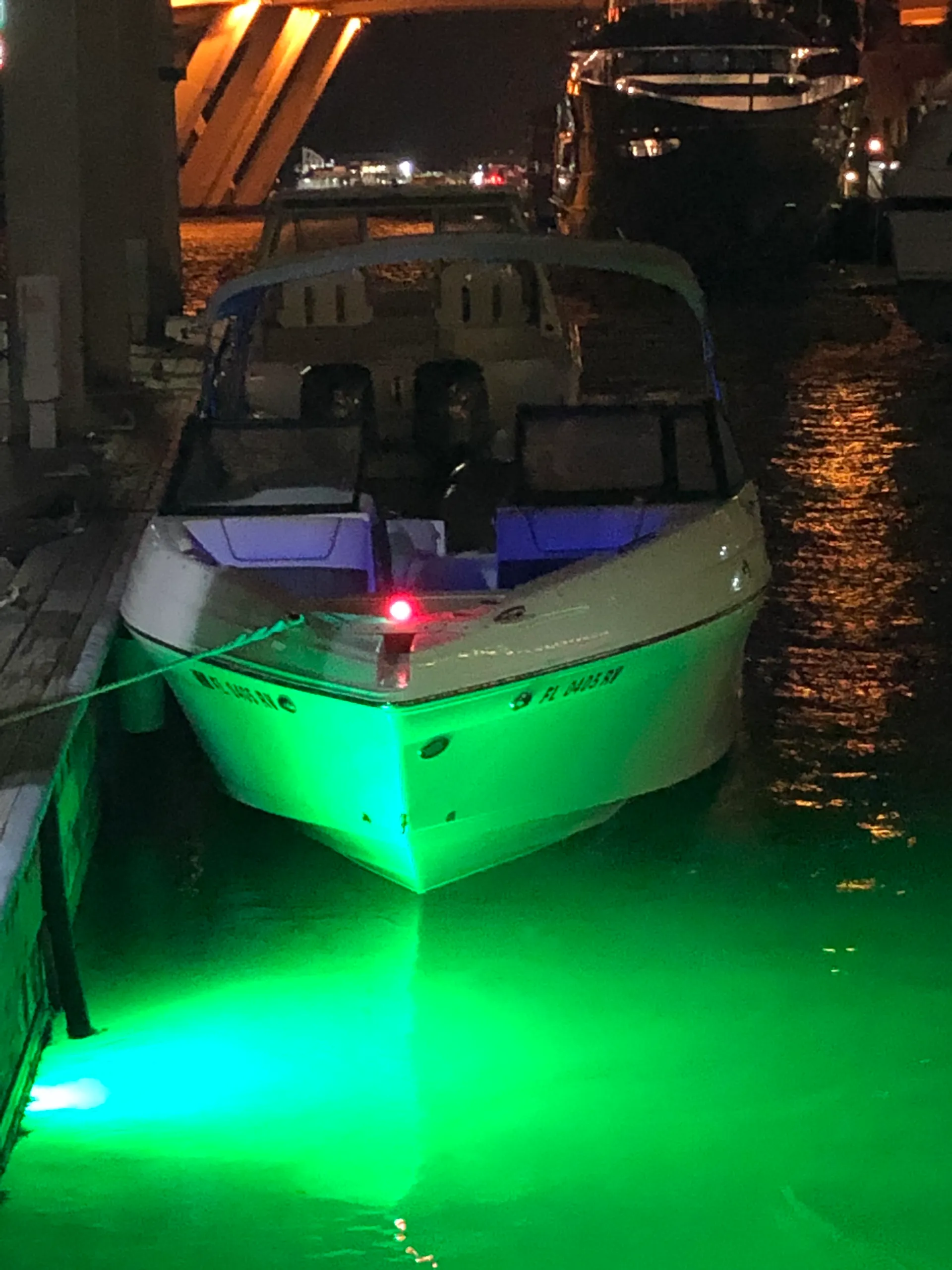 200HP Rinker Q3 23' for 12 ppl in Ft Lauderdale