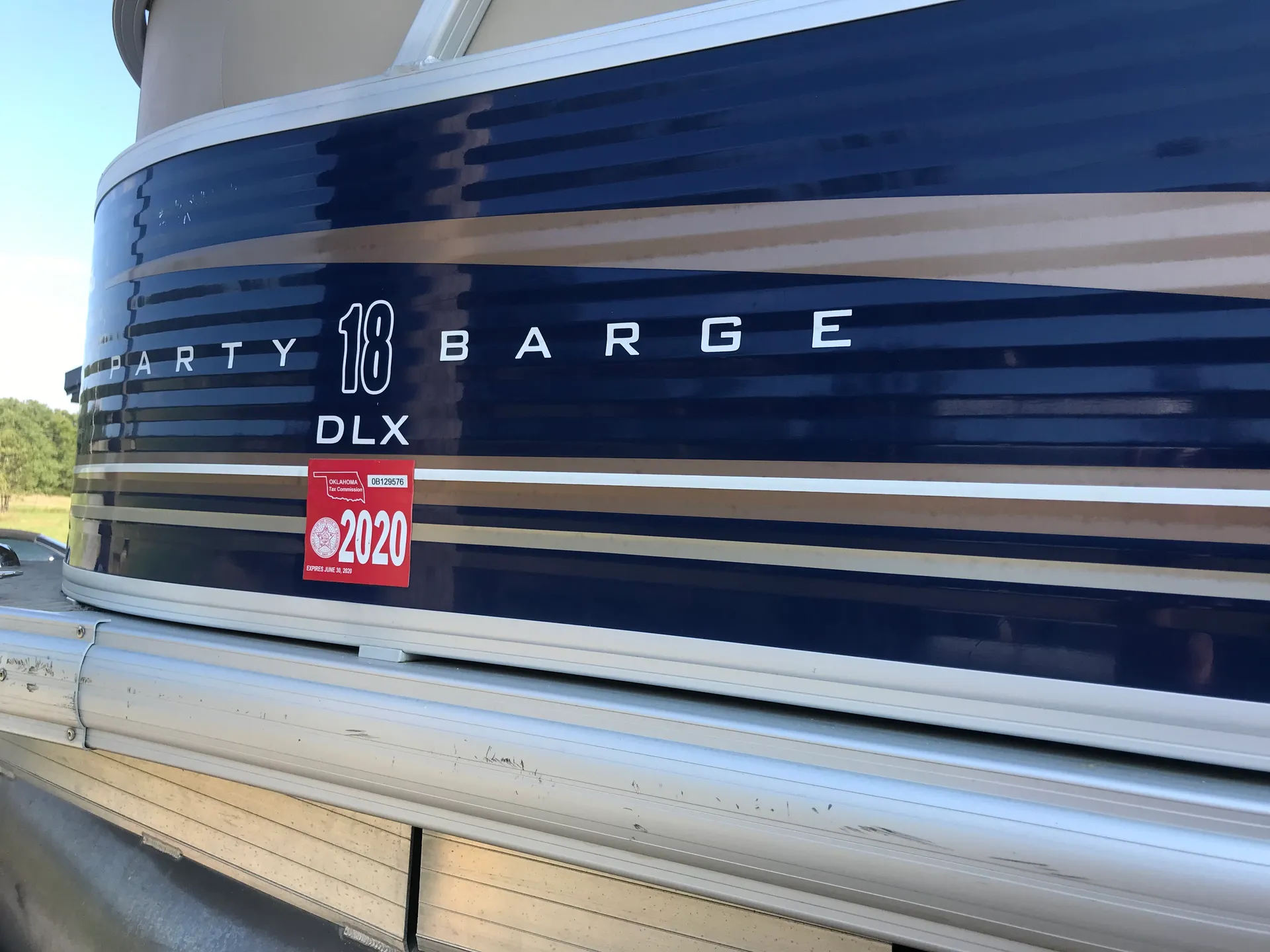 Sun Tracker by Tracker Marine Party Barge 18 DLX Signature w/20EL 4-S in McAlester, OK — photo 3