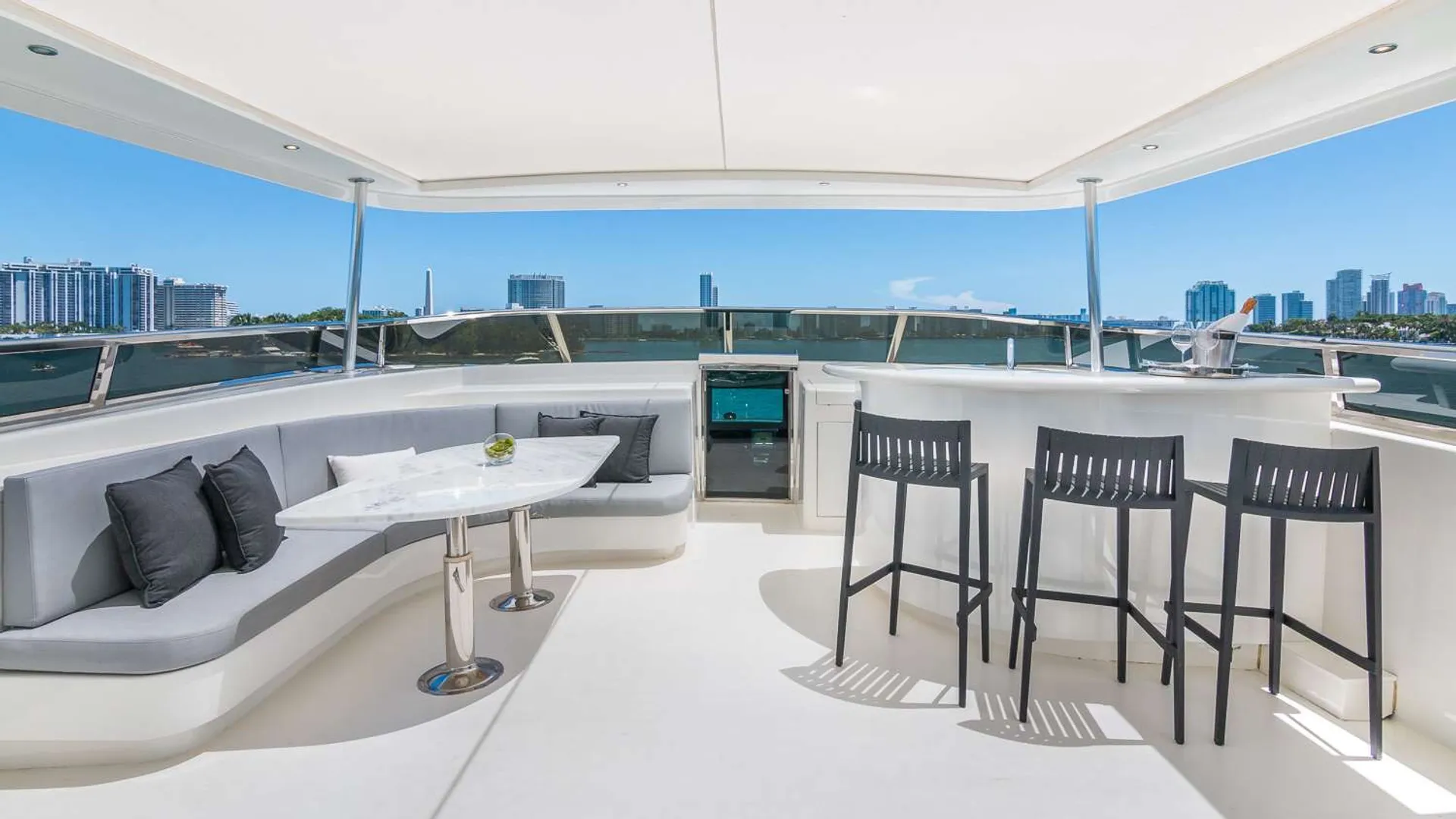 Horizon  110 in Miami Beach, FL — photo 8