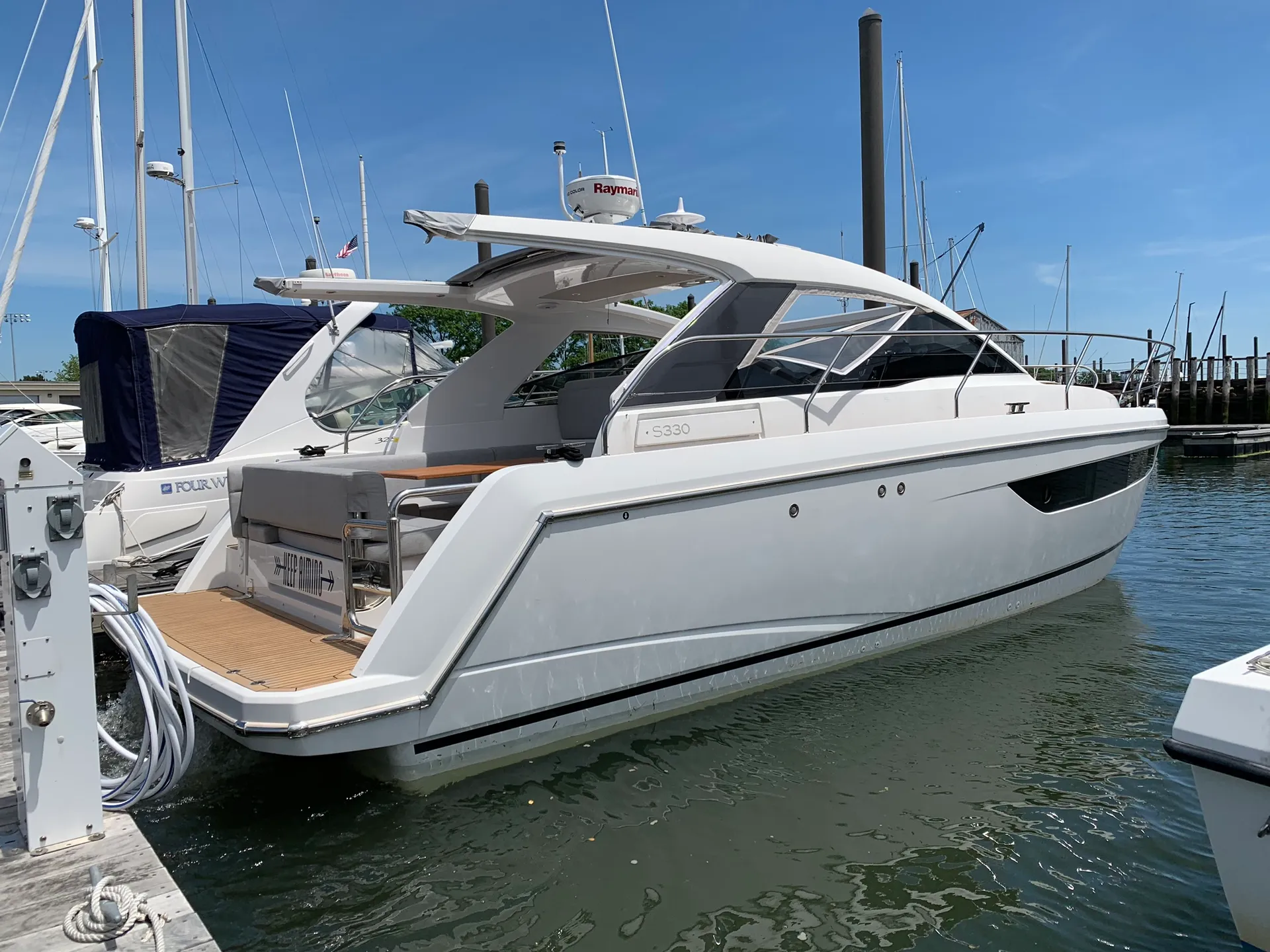 Sealine Boats S-34 in Chicago, IL — photo 5