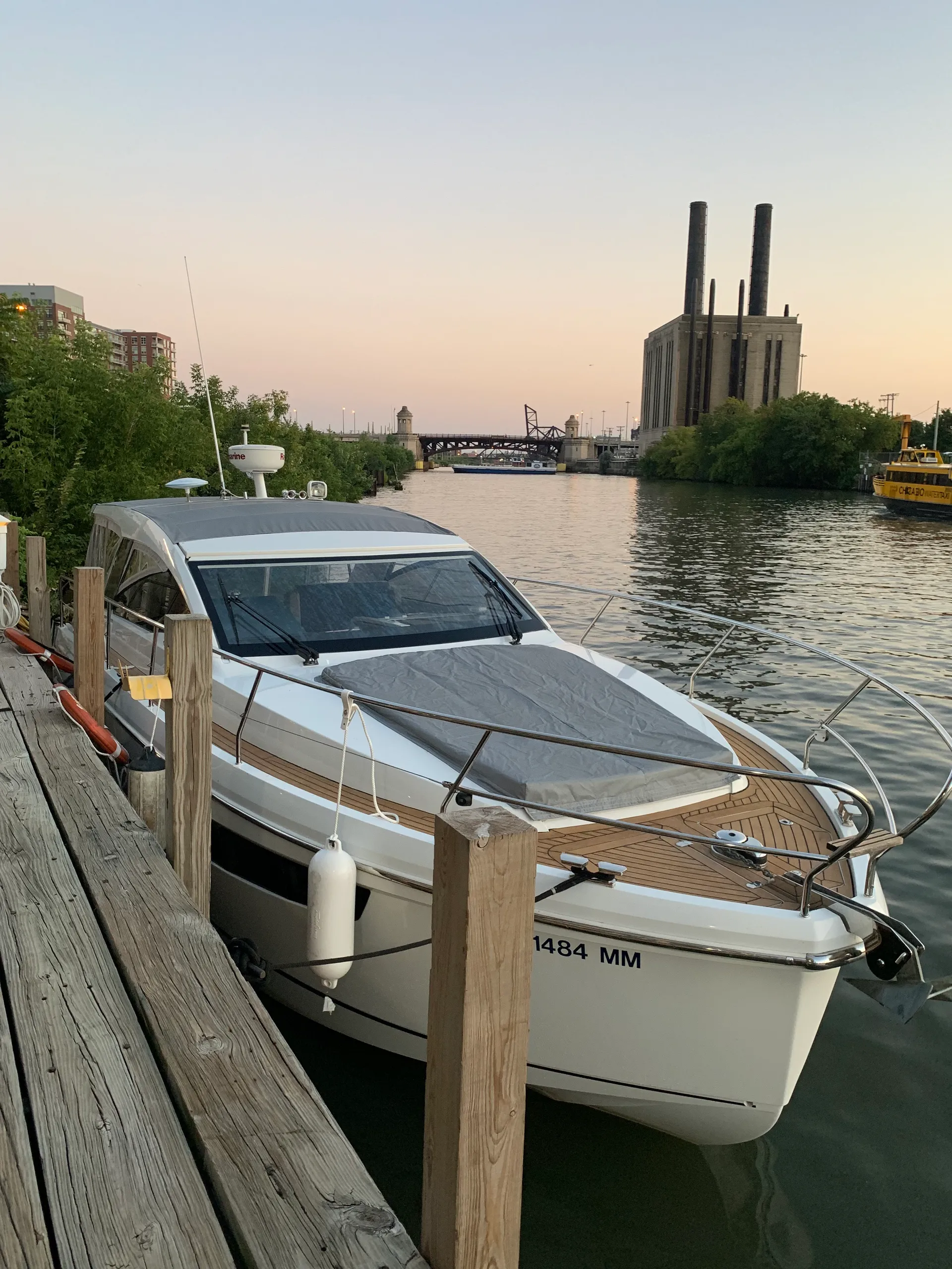 Sealine Boats S-34 in Chicago, IL — photo 7