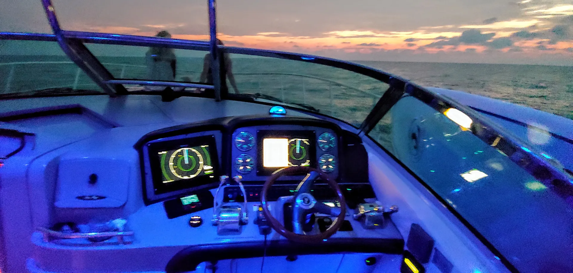 Heaven On The Gulf  - Sleek 40' Searay Sundancer! 