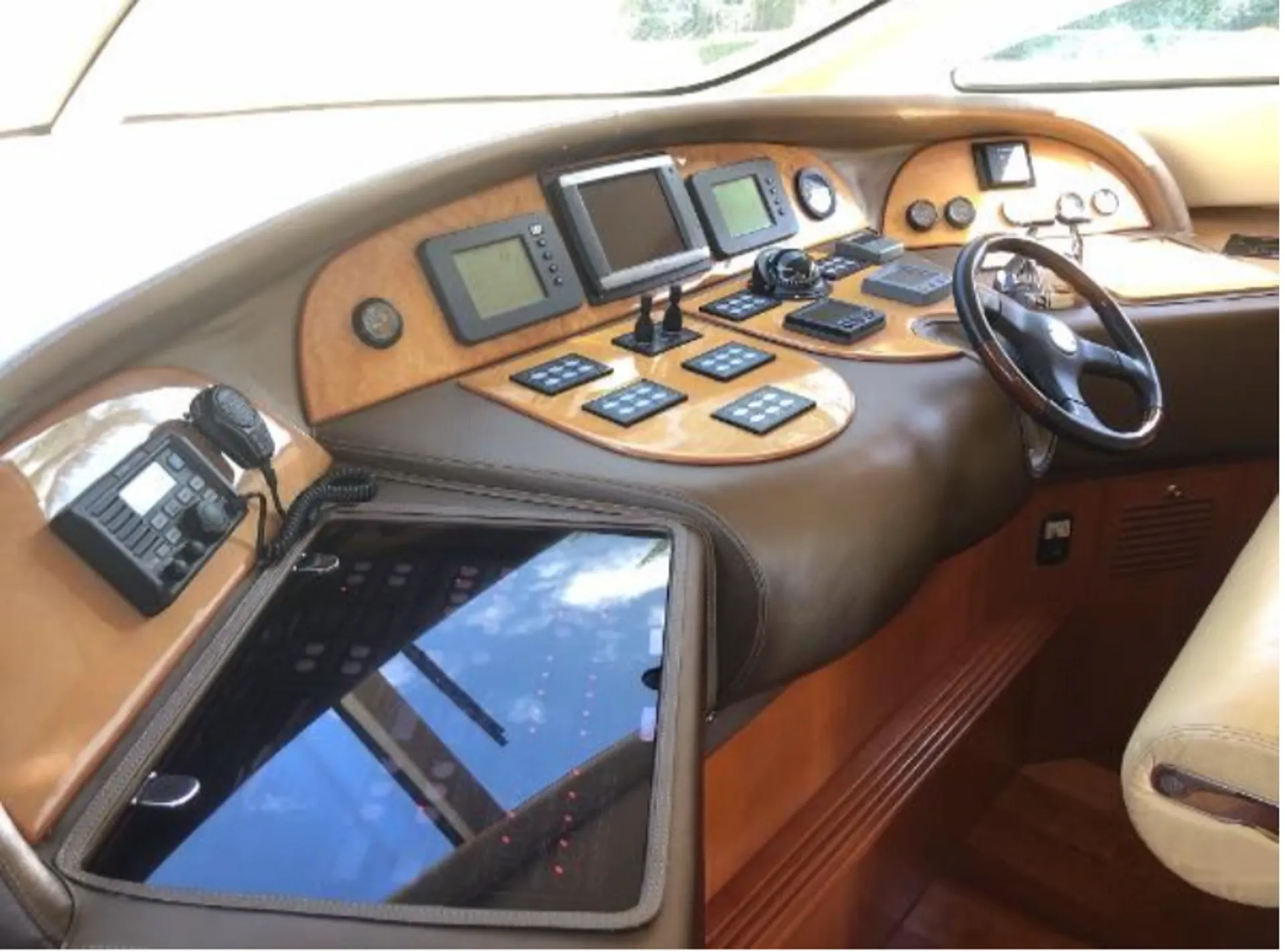 Aicon Aicon '56 with Flybridge in Coral Gables, FL — photo 7