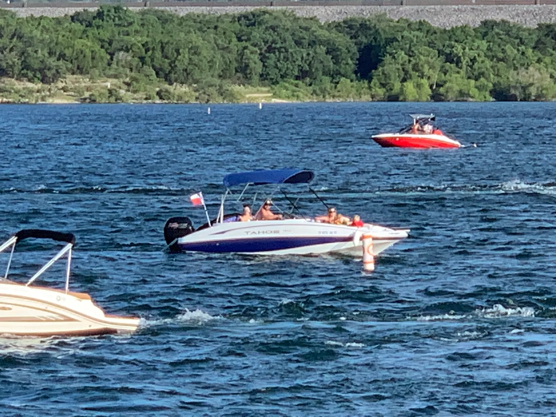 Tahoe by Tracker Marine 195 I/O in Austin, TX — photo 3